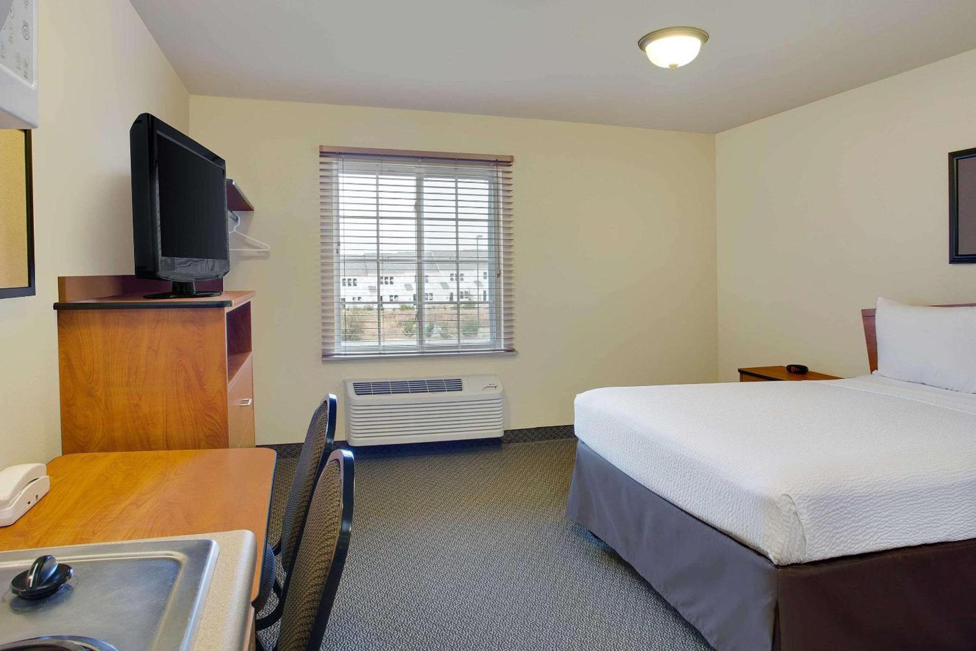WoodSpring Suites Raleigh Northeast Wake Forest photo 4