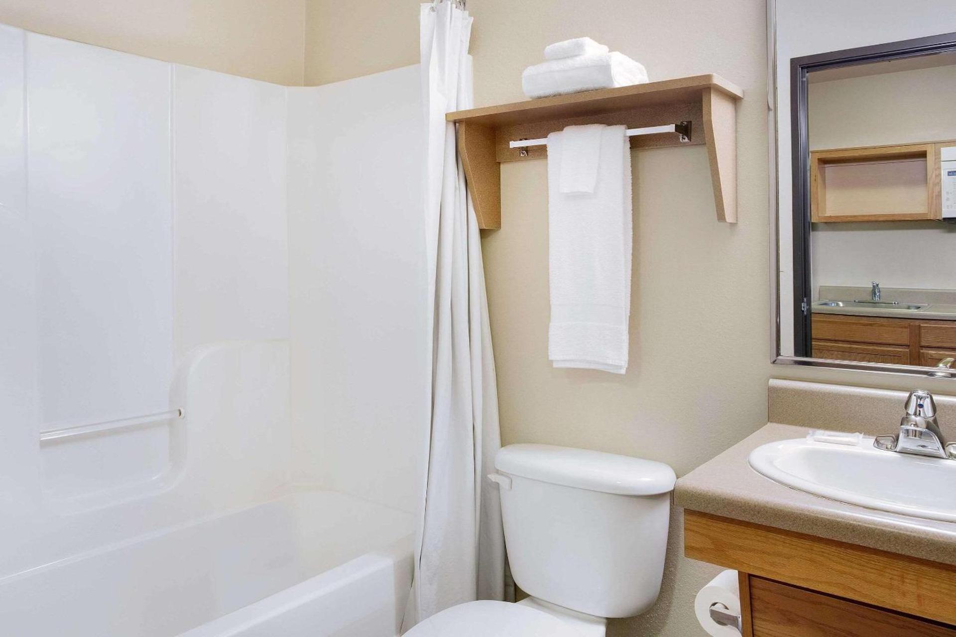WoodSpring Suites Raleigh Northeast Wake Forest photo 10