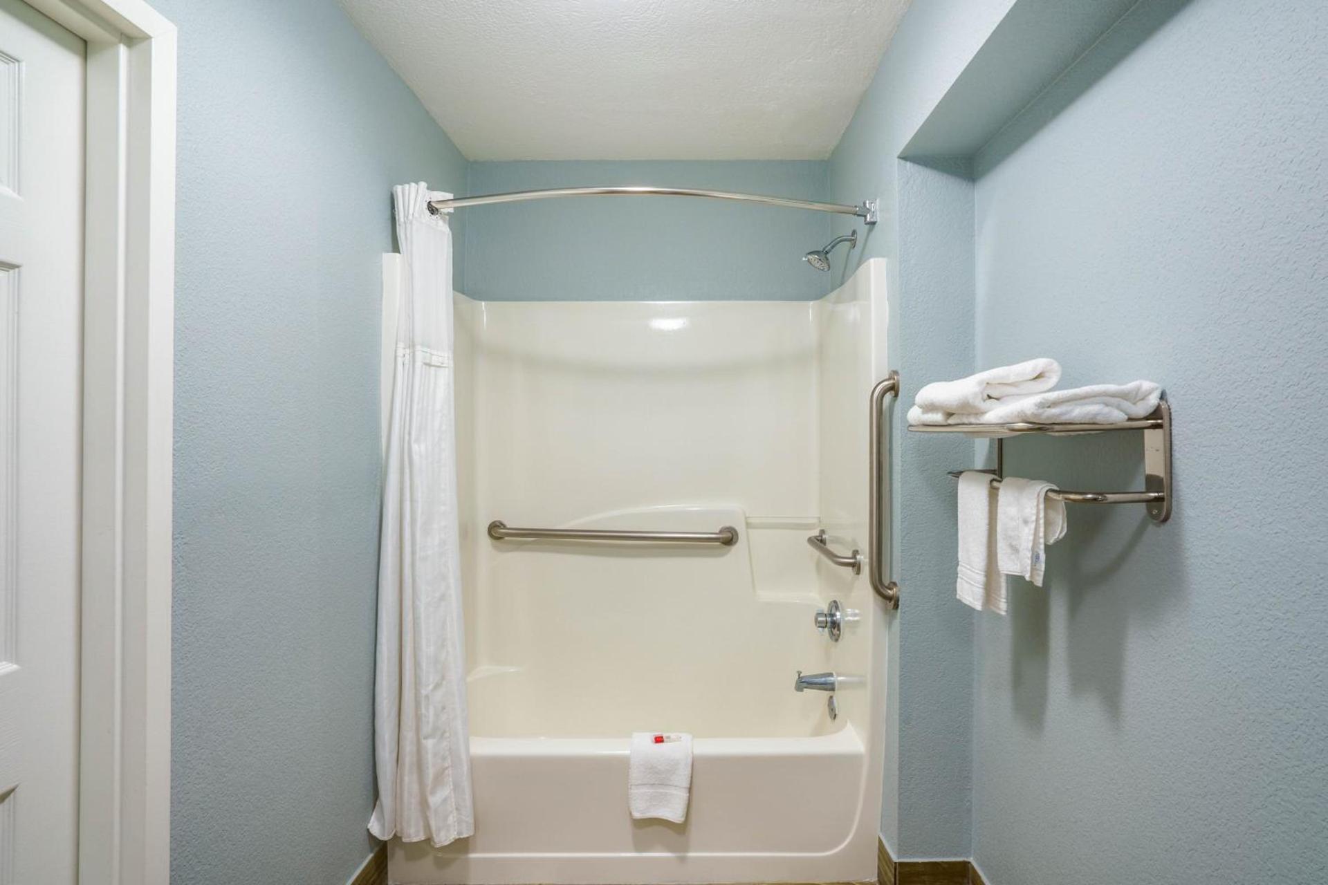 Baymont by Wyndham Gallatin photo 22