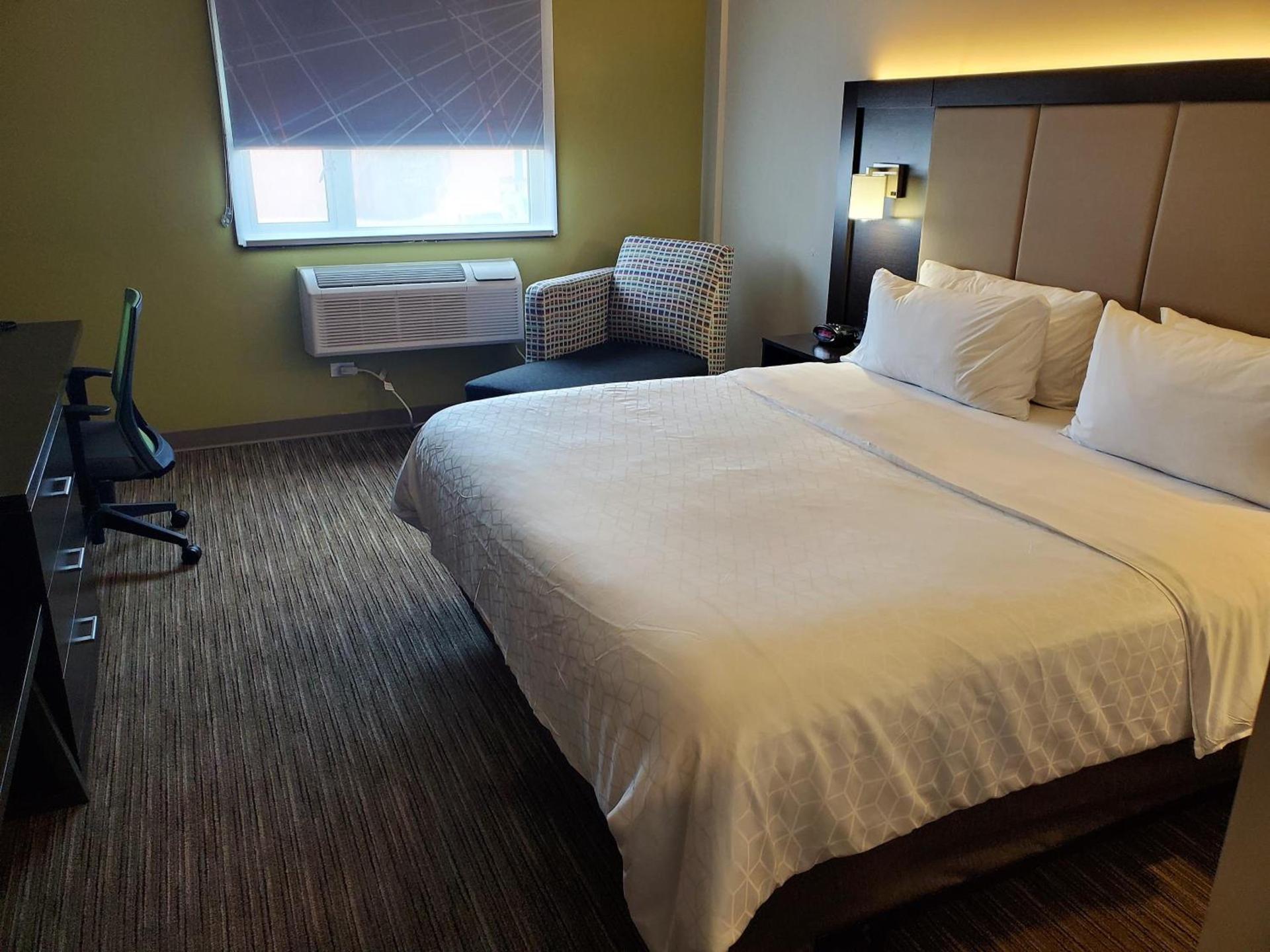 Holiday Inn Express Maspeth by IHG photo 29