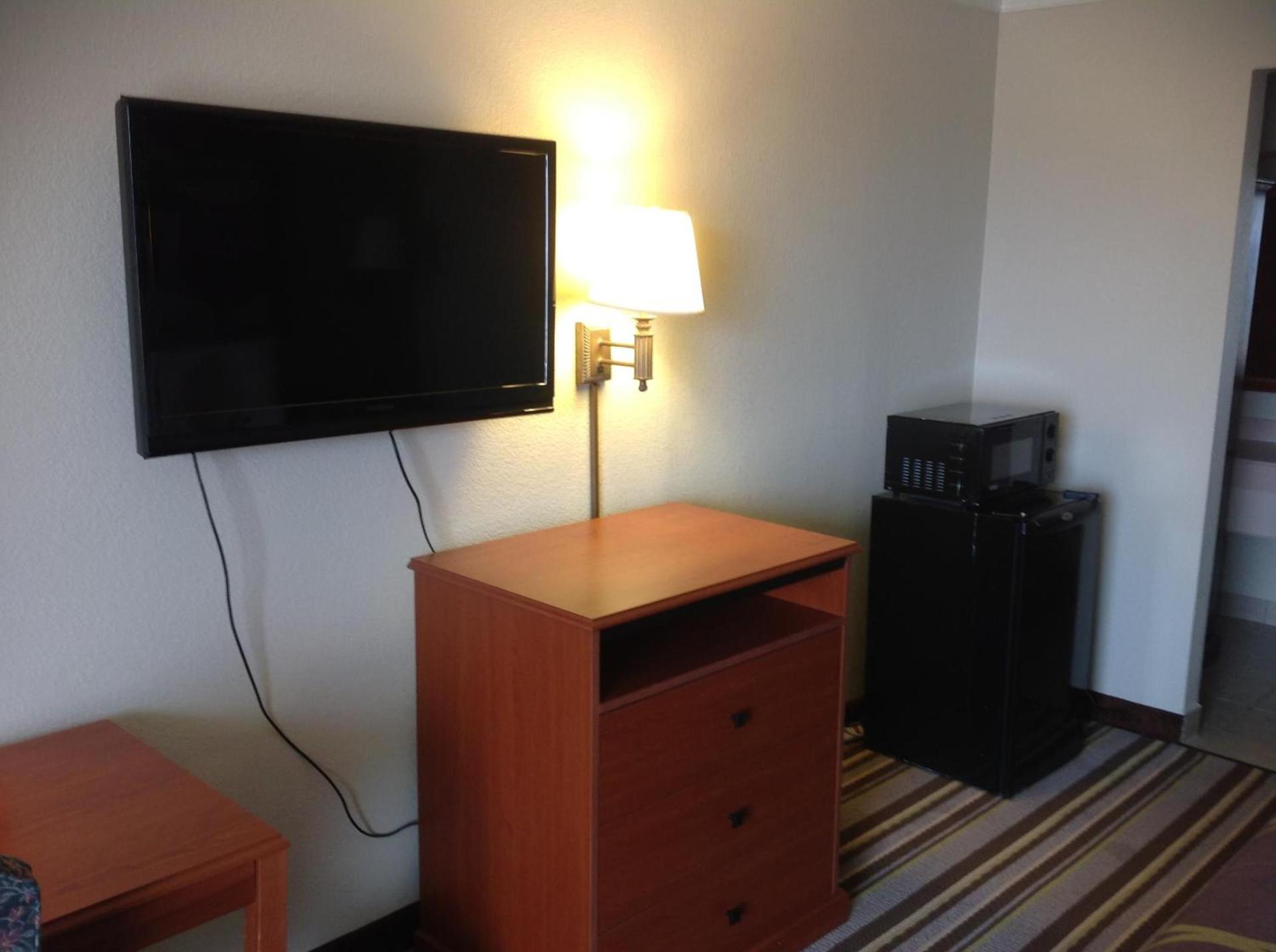 Super 8 by Wyndham Longview/North photo 48