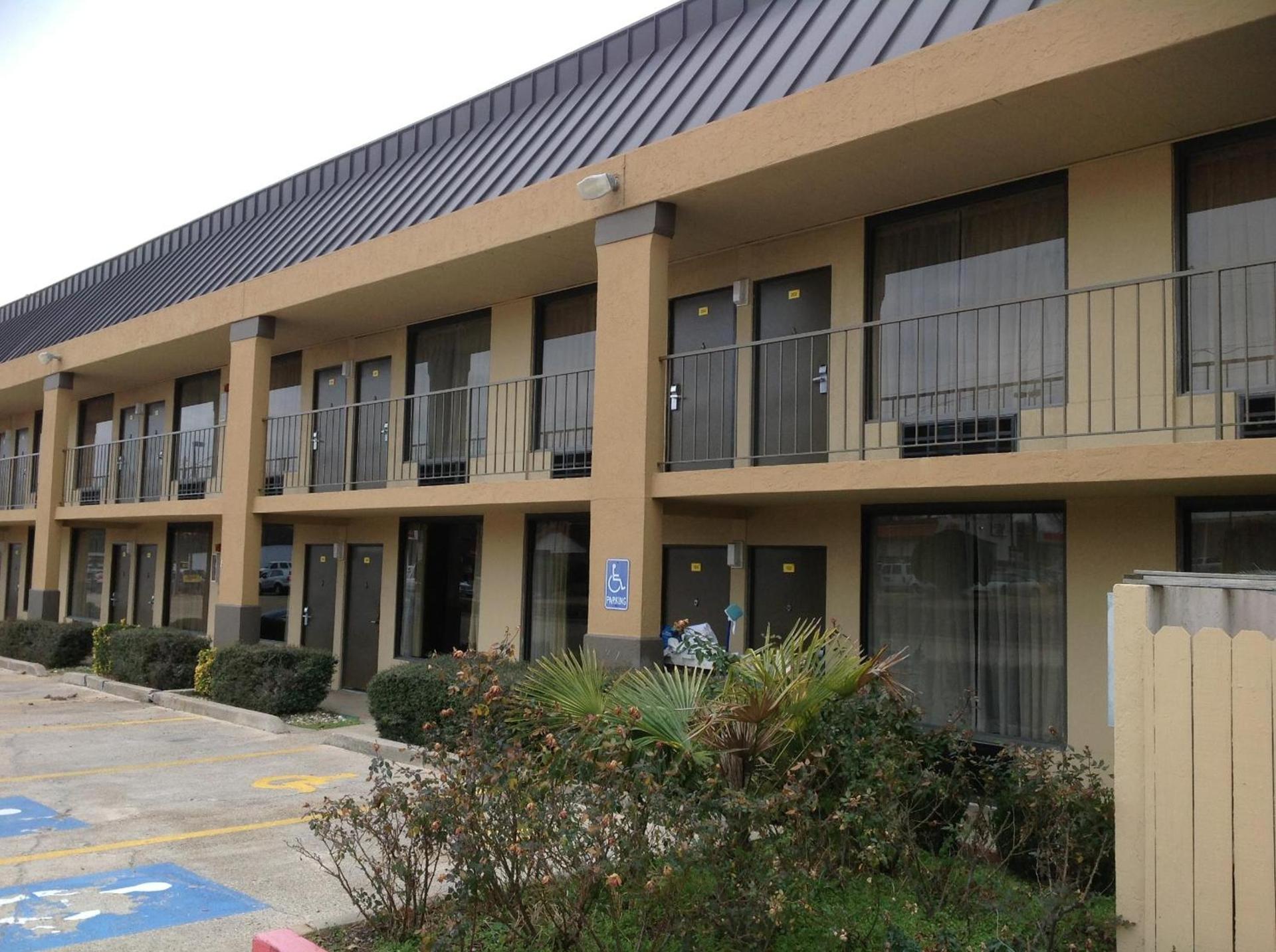 Super 8 by Wyndham Longview/North photo 50