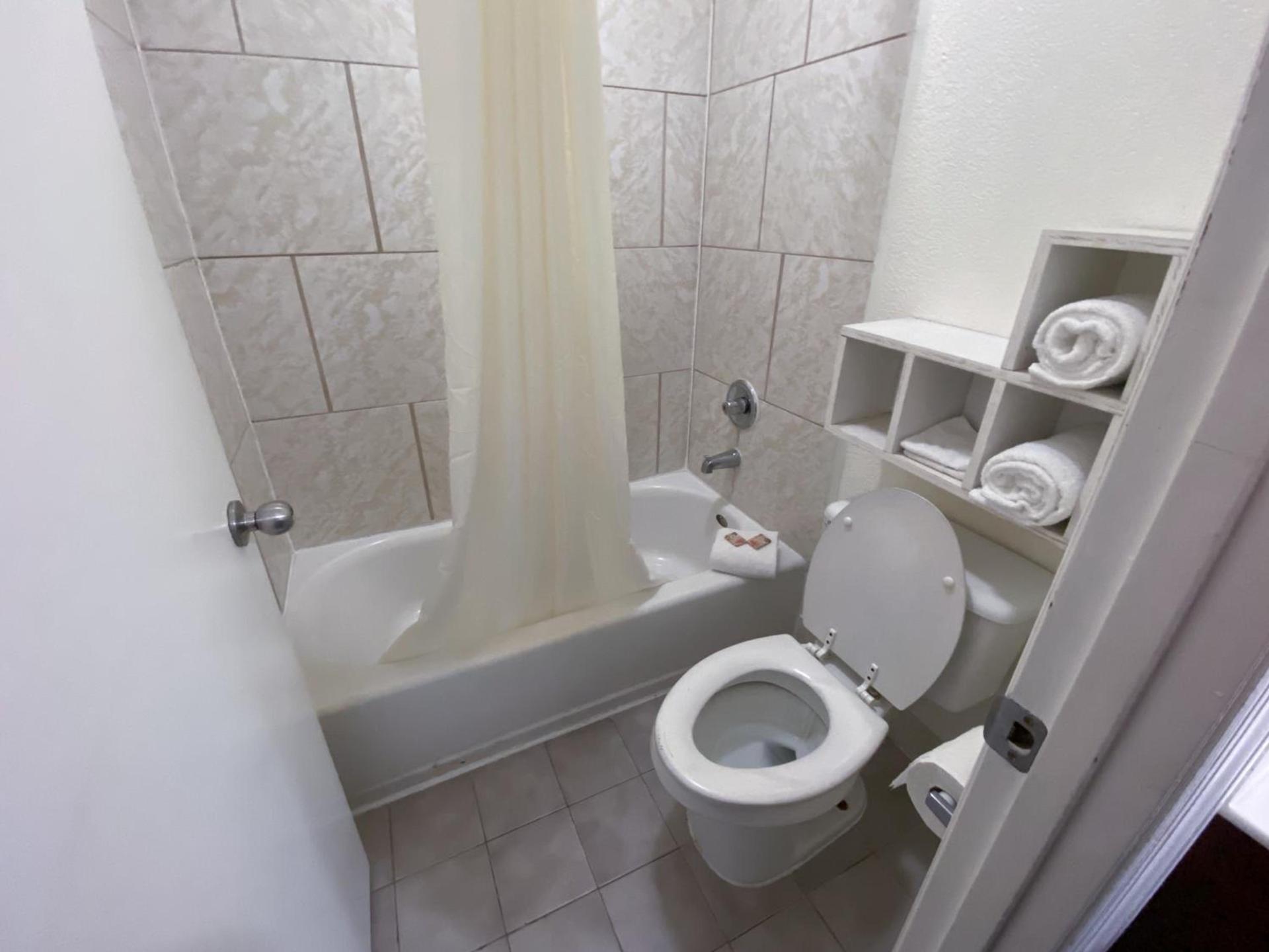 Royal Inn Richmond Hill- Savannah I-95 photo 24