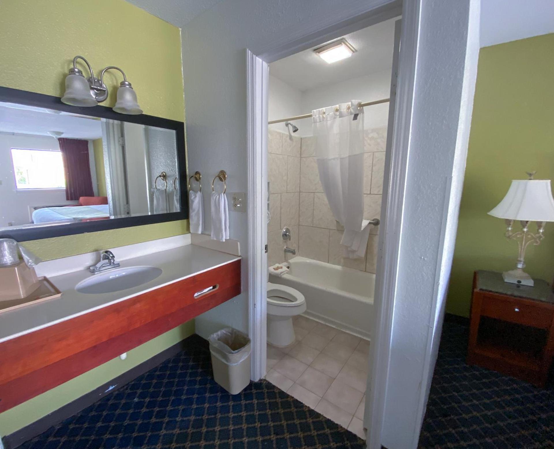 Royal Inn Richmond Hill- Savannah I-95 photo 14