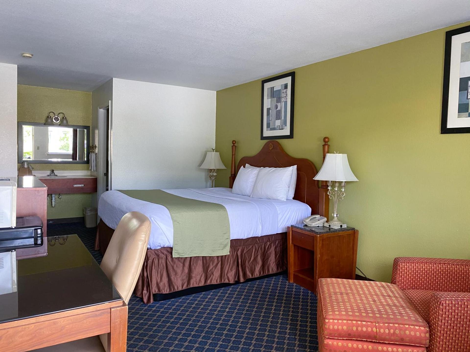 Royal Inn Richmond Hill- Savannah I-95 photo 13