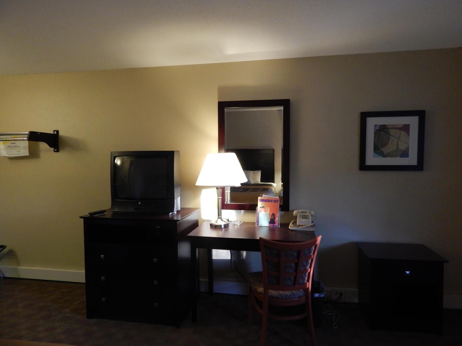 Super 8 by Wyndham White River Junction photo 20