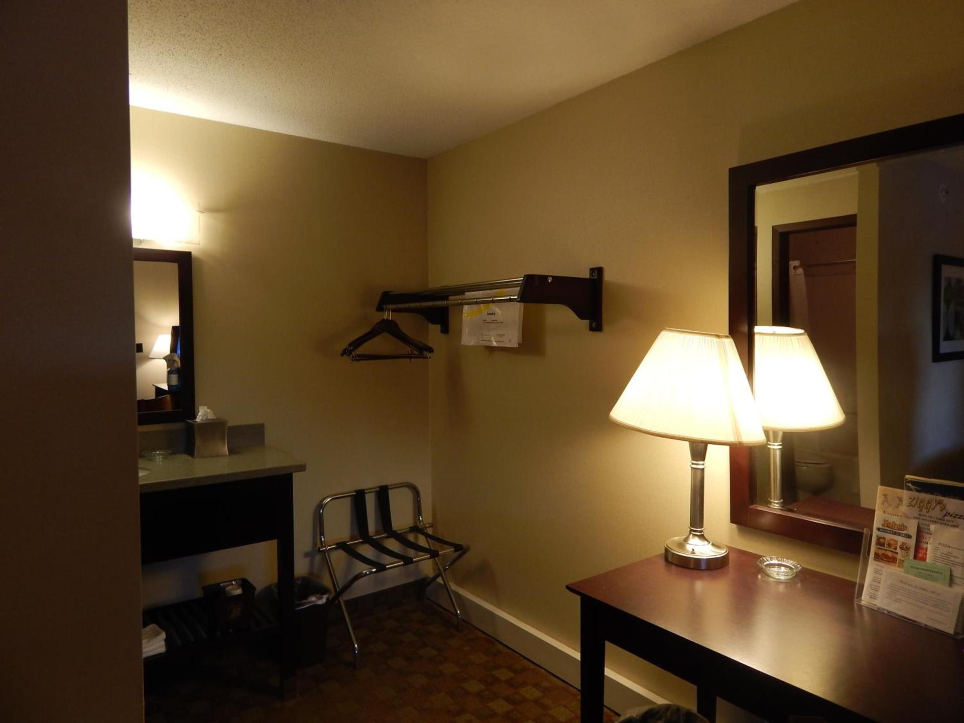Super 8 by Wyndham White River Junction photo 22