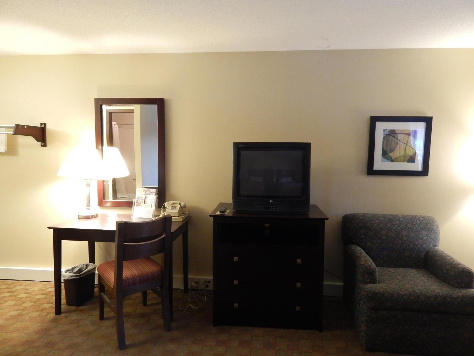 Super 8 by Wyndham White River Junction photo 27