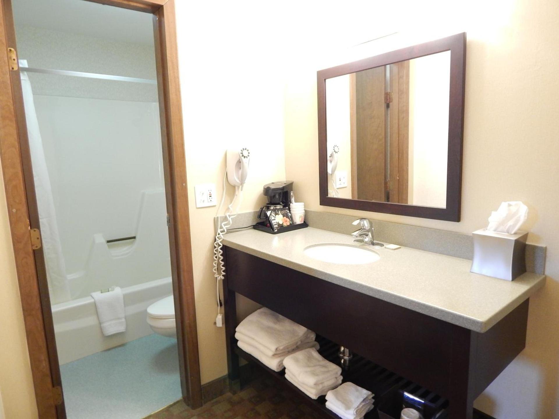 Super 8 by Wyndham White River Junction photo 31