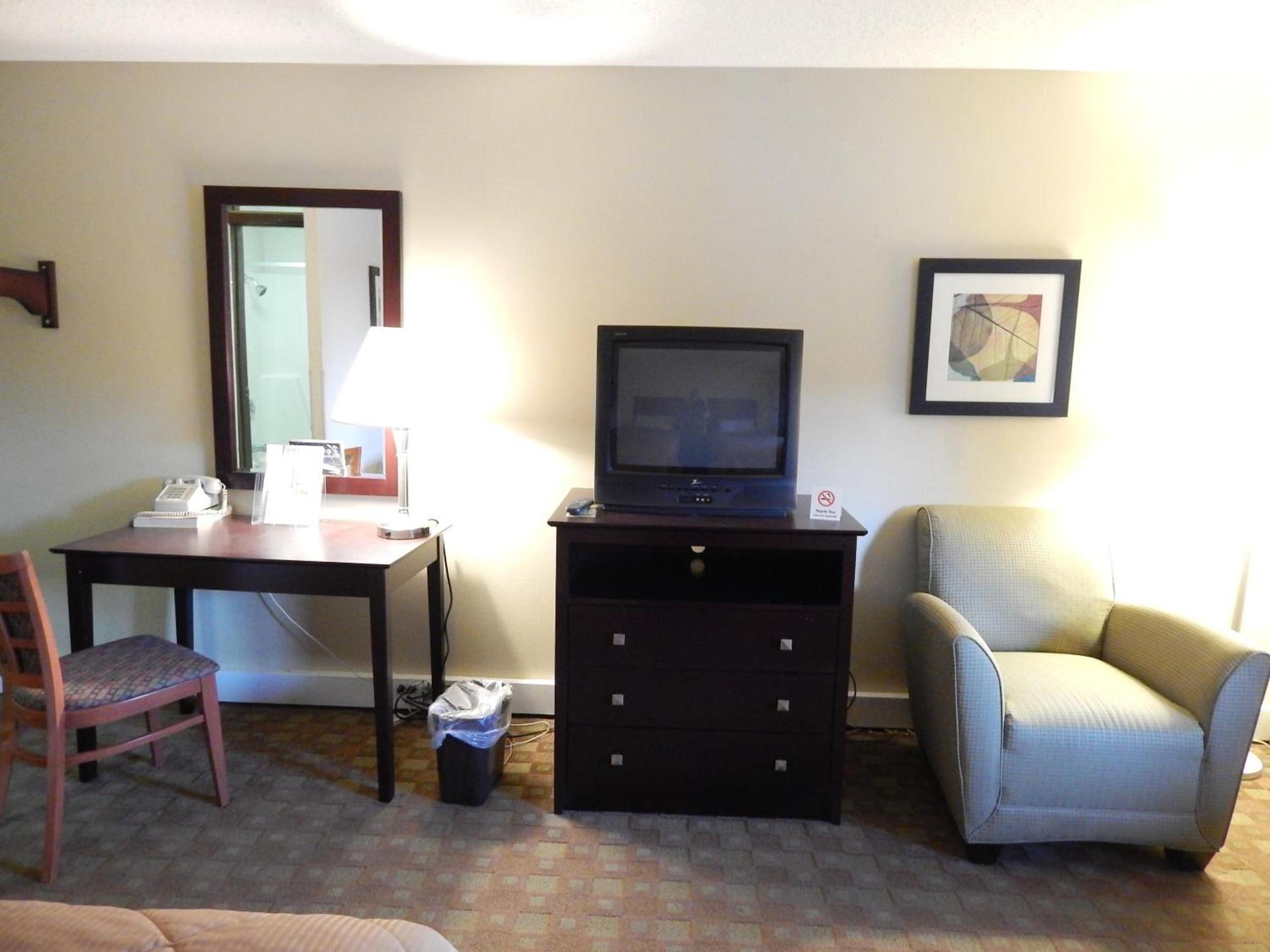 Super 8 by Wyndham White River Junction photo 32