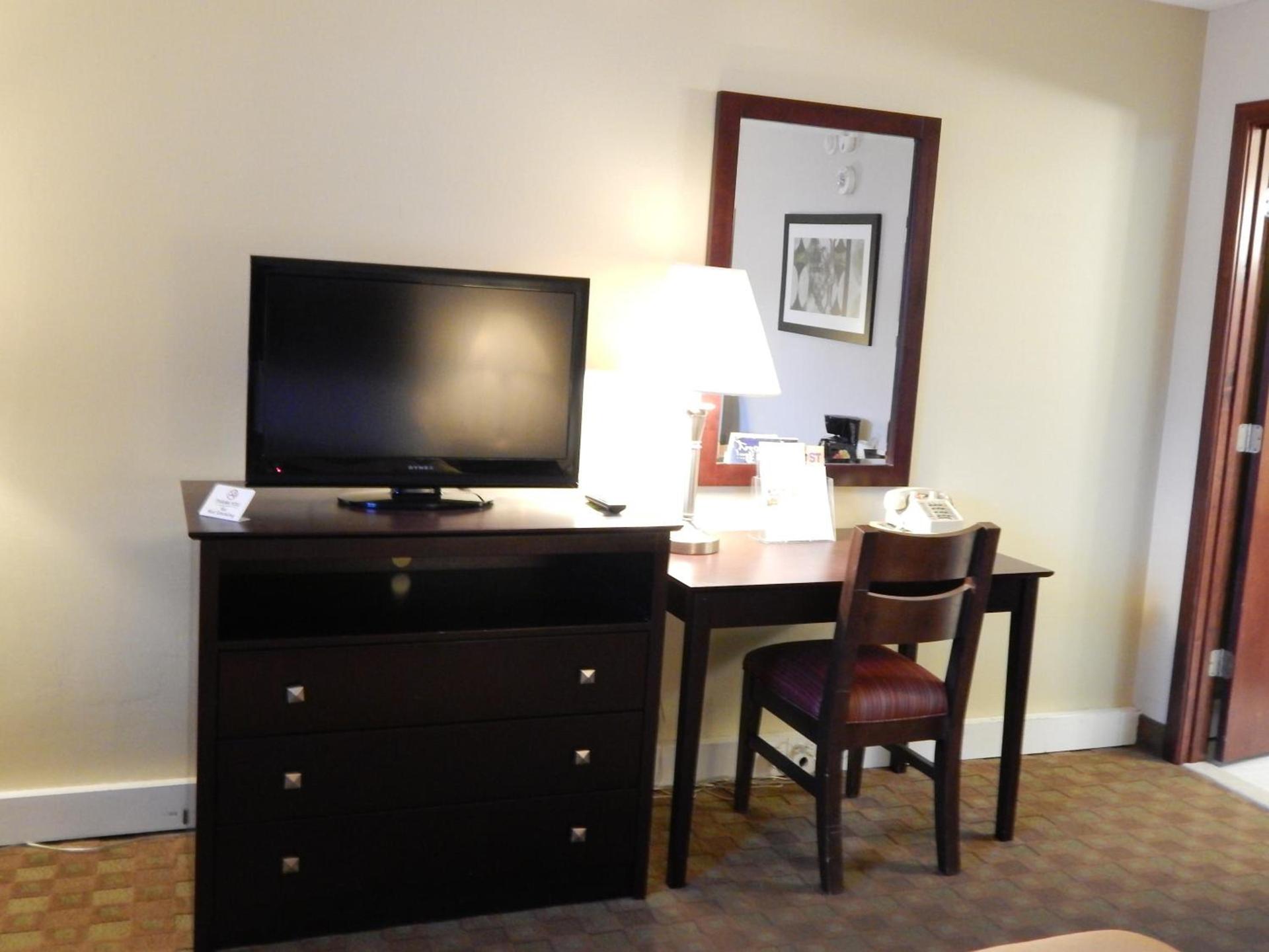 Super 8 by Wyndham White River Junction photo 33
