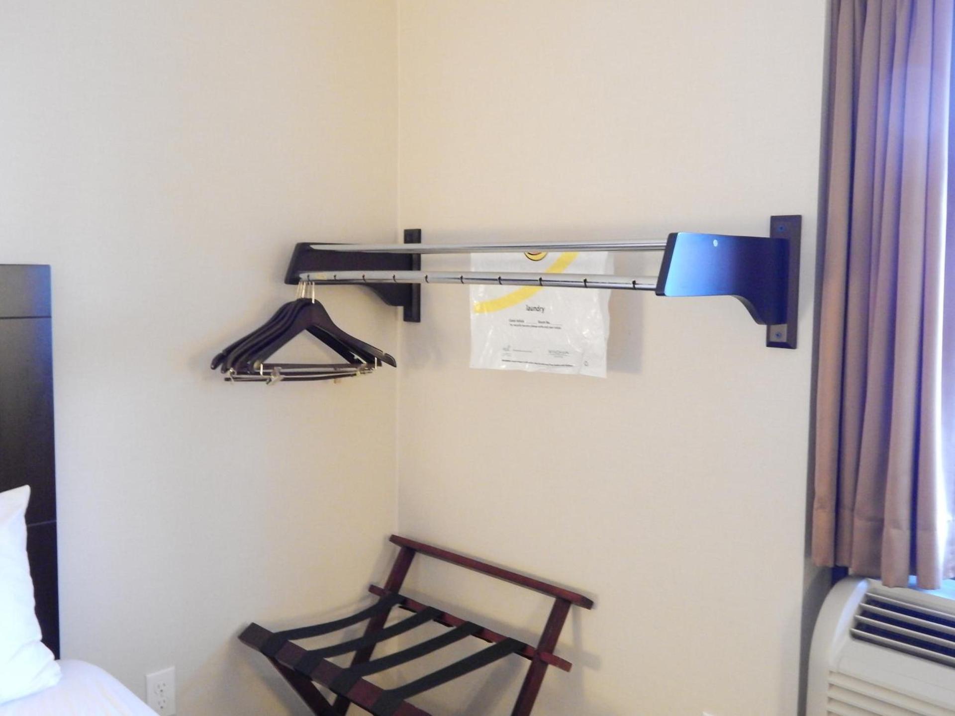 Super 8 by Wyndham White River Junction photo 36