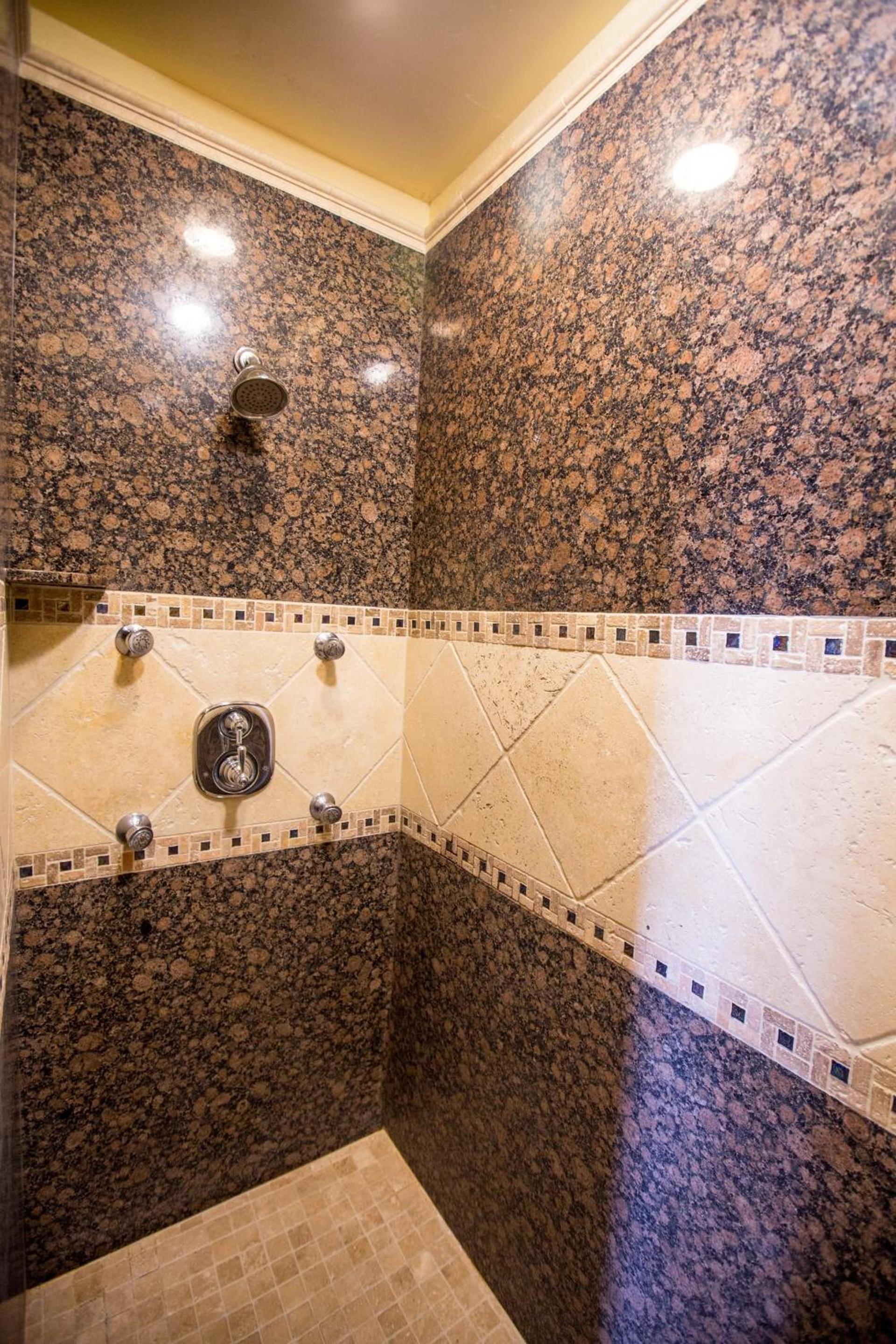 Beachwalker Inn & Suites photo 5