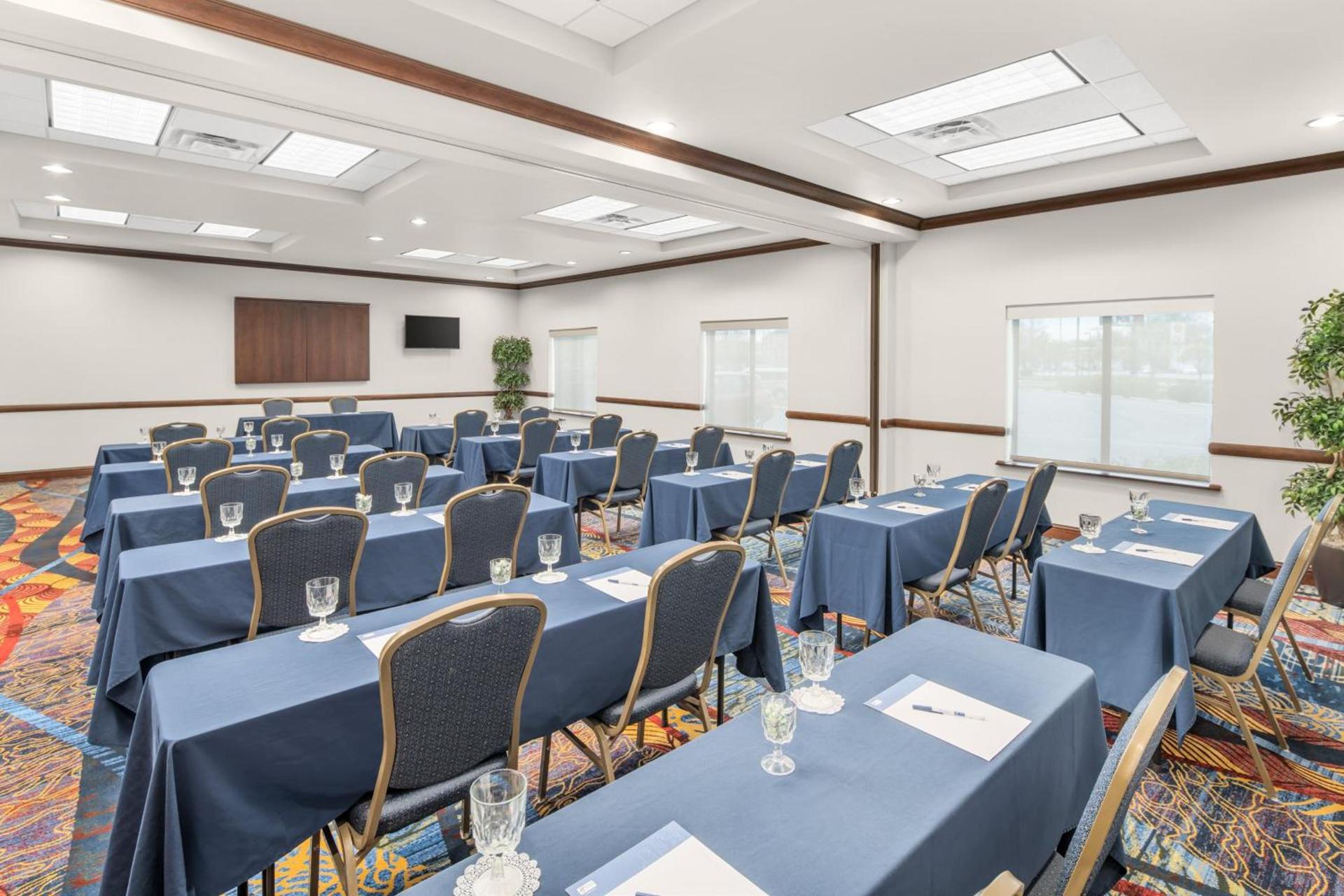 Holiday Inn Express & Suites Wilmington-Newark by IHG photo 59