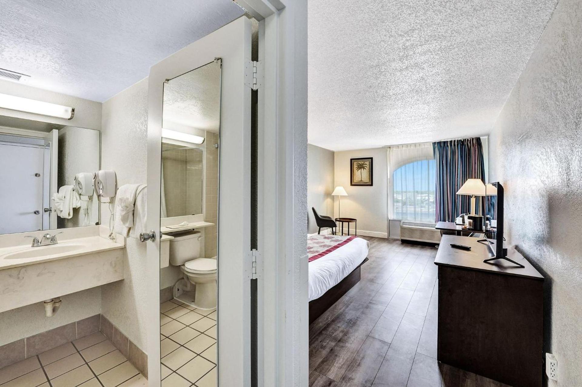 Plaza Hotel Fort Lauderdale photo 46