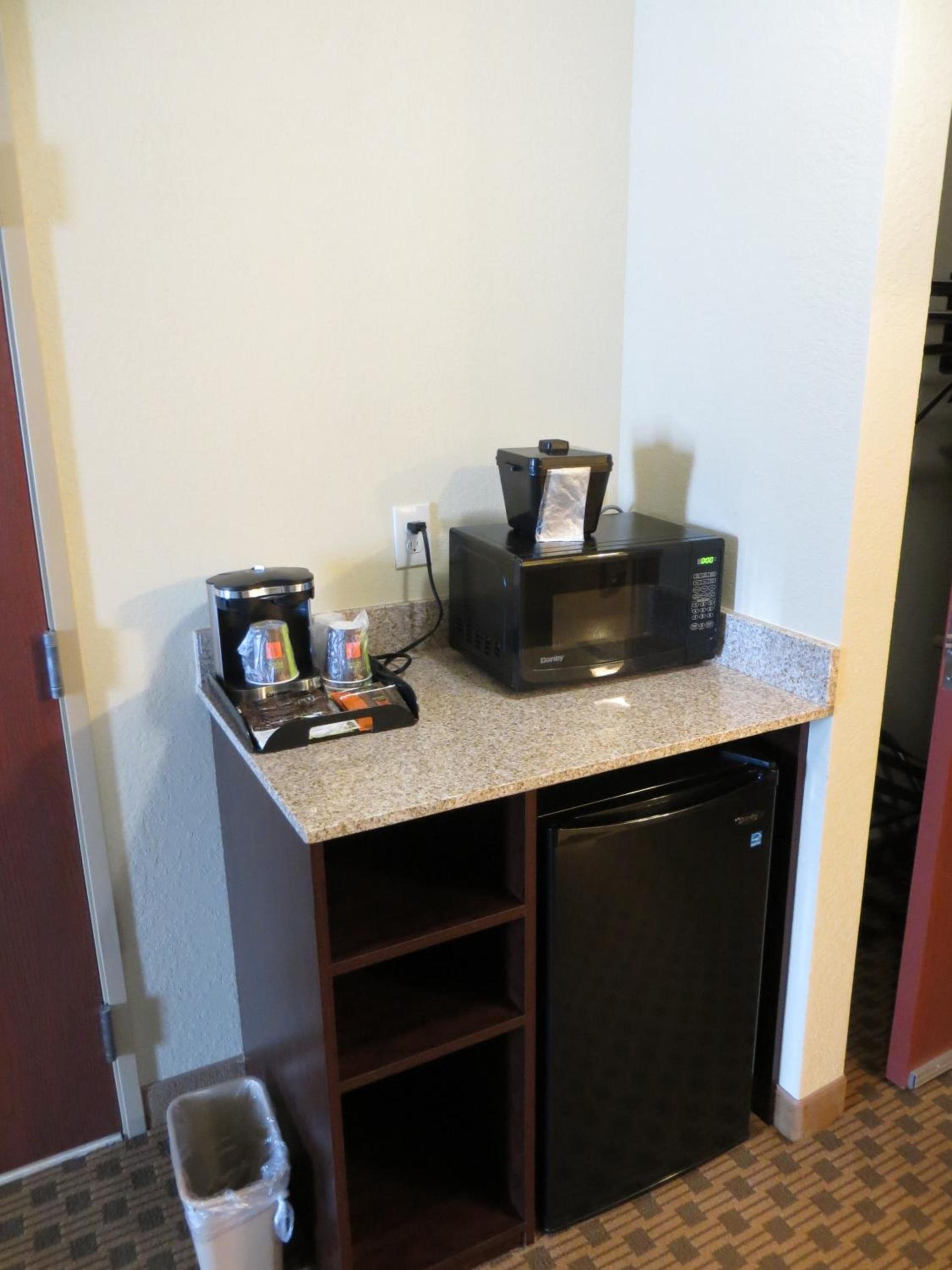 Cobblestone Inn & Suites - Harper photo 5