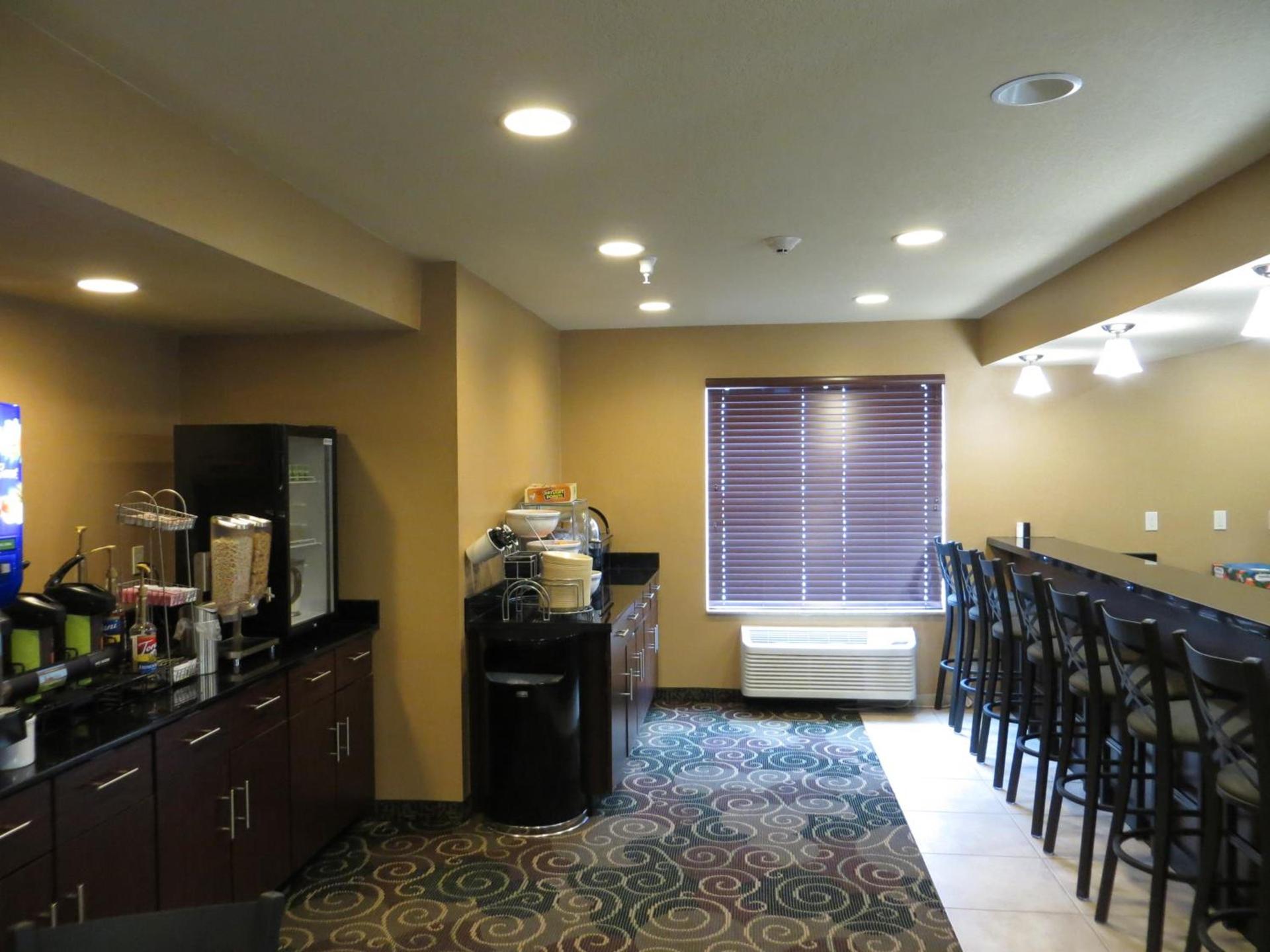 Cobblestone Inn & Suites - Harper photo 8