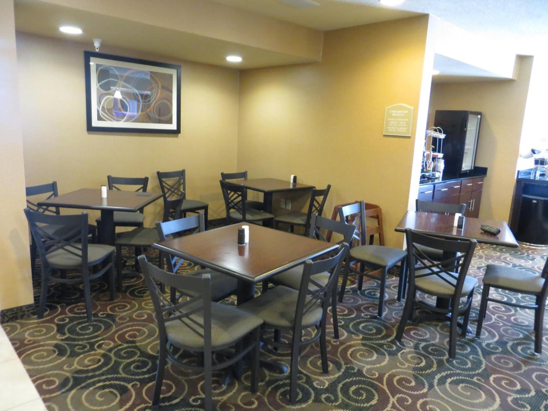 Cobblestone Inn & Suites - Harper photo 10