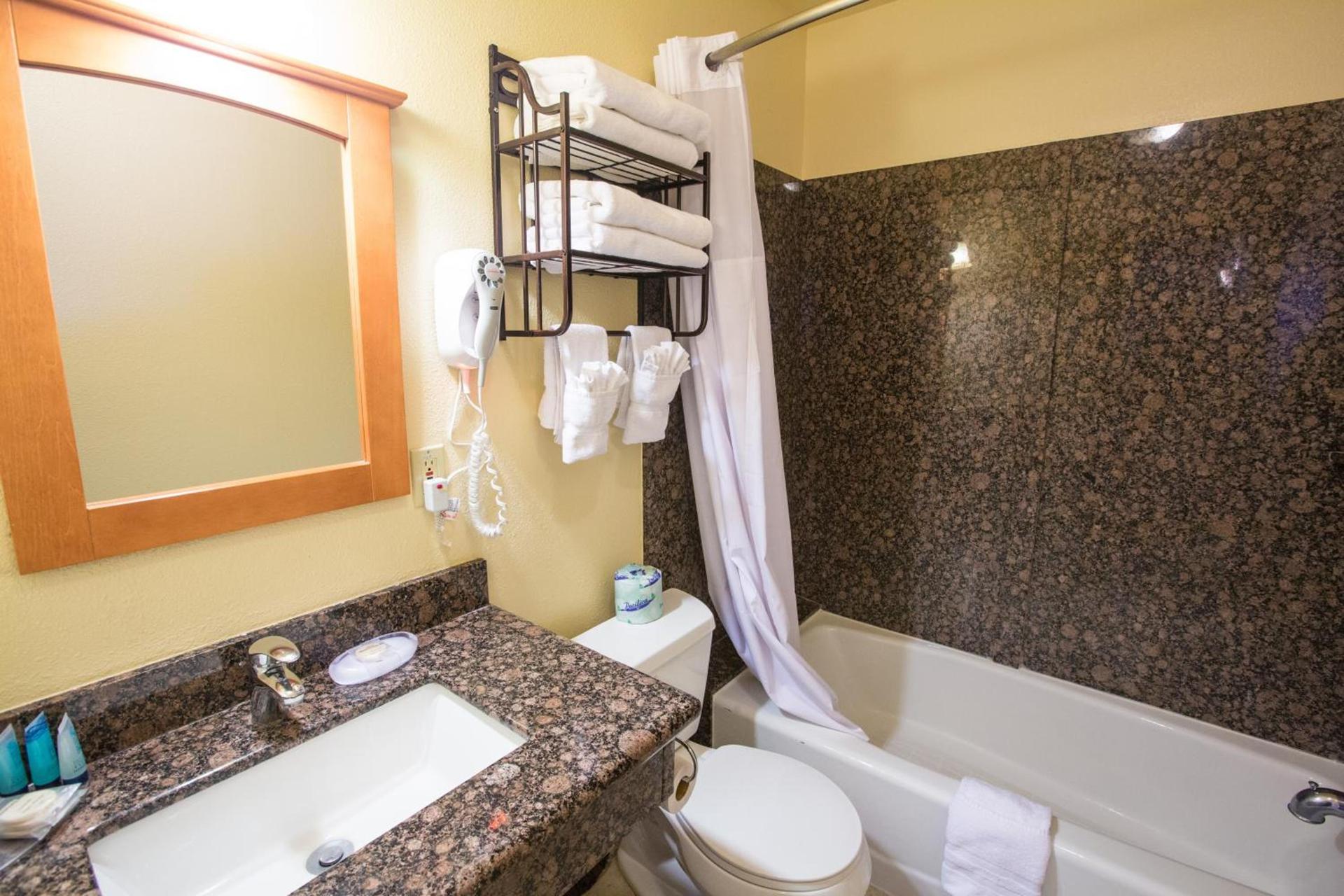 Beachwalker Inn & Suites photo 48