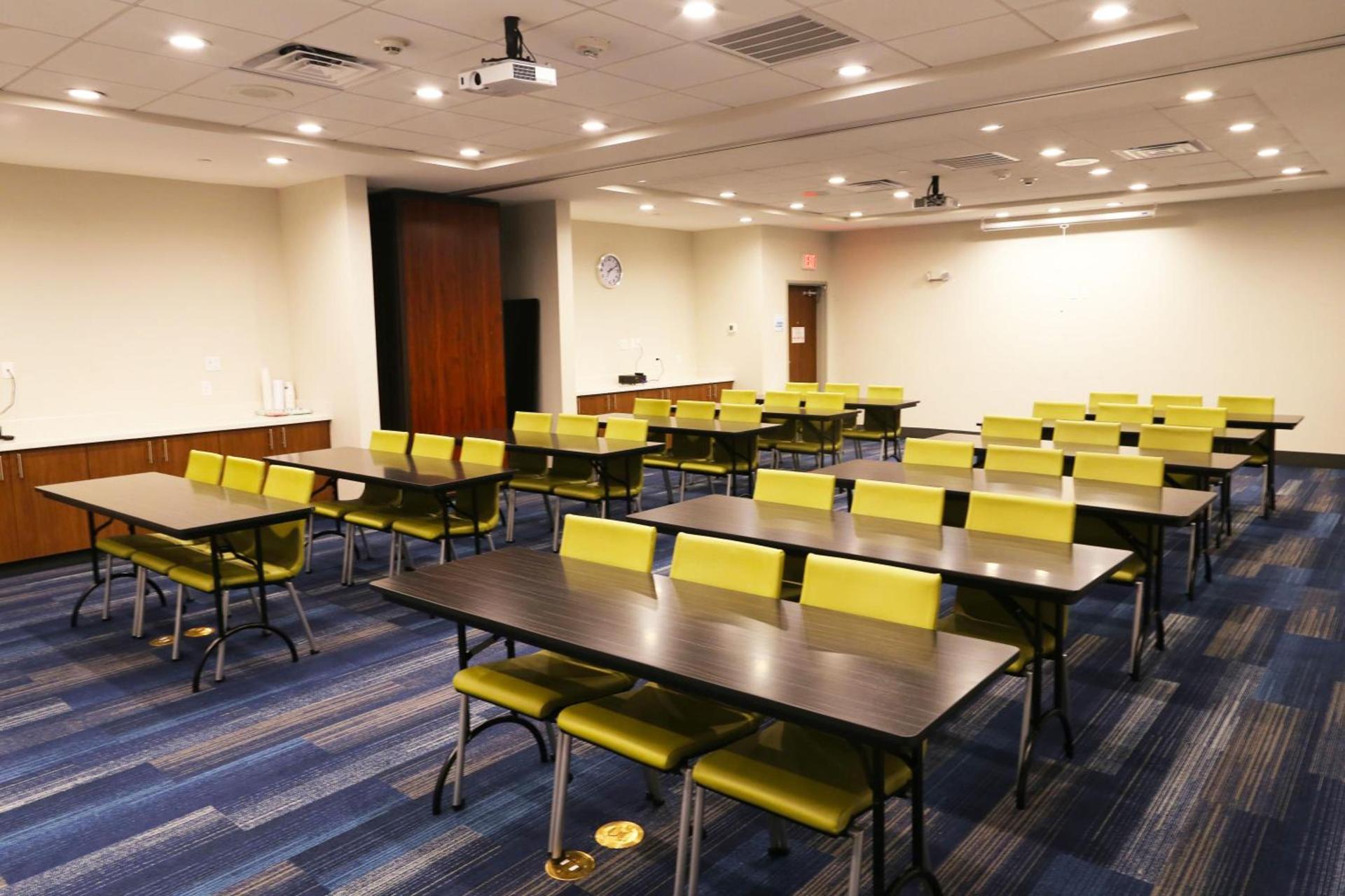 Holiday Inn Express & Suites - Houston IAH - Beltway 8 by IHG photo 42
