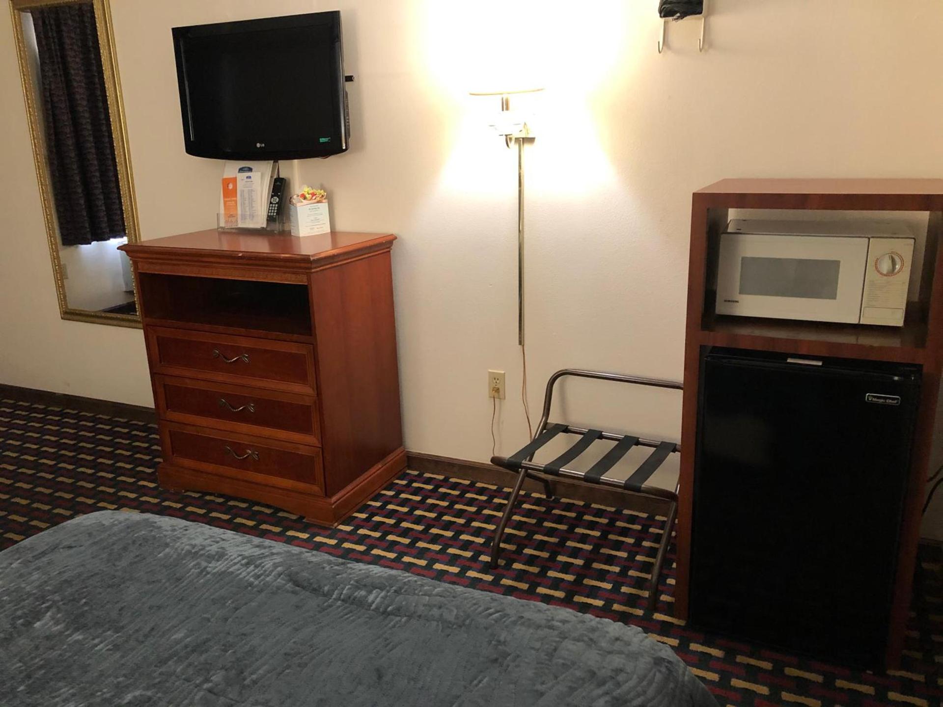 Howard Johnson by Wyndham Perry GA photo 18