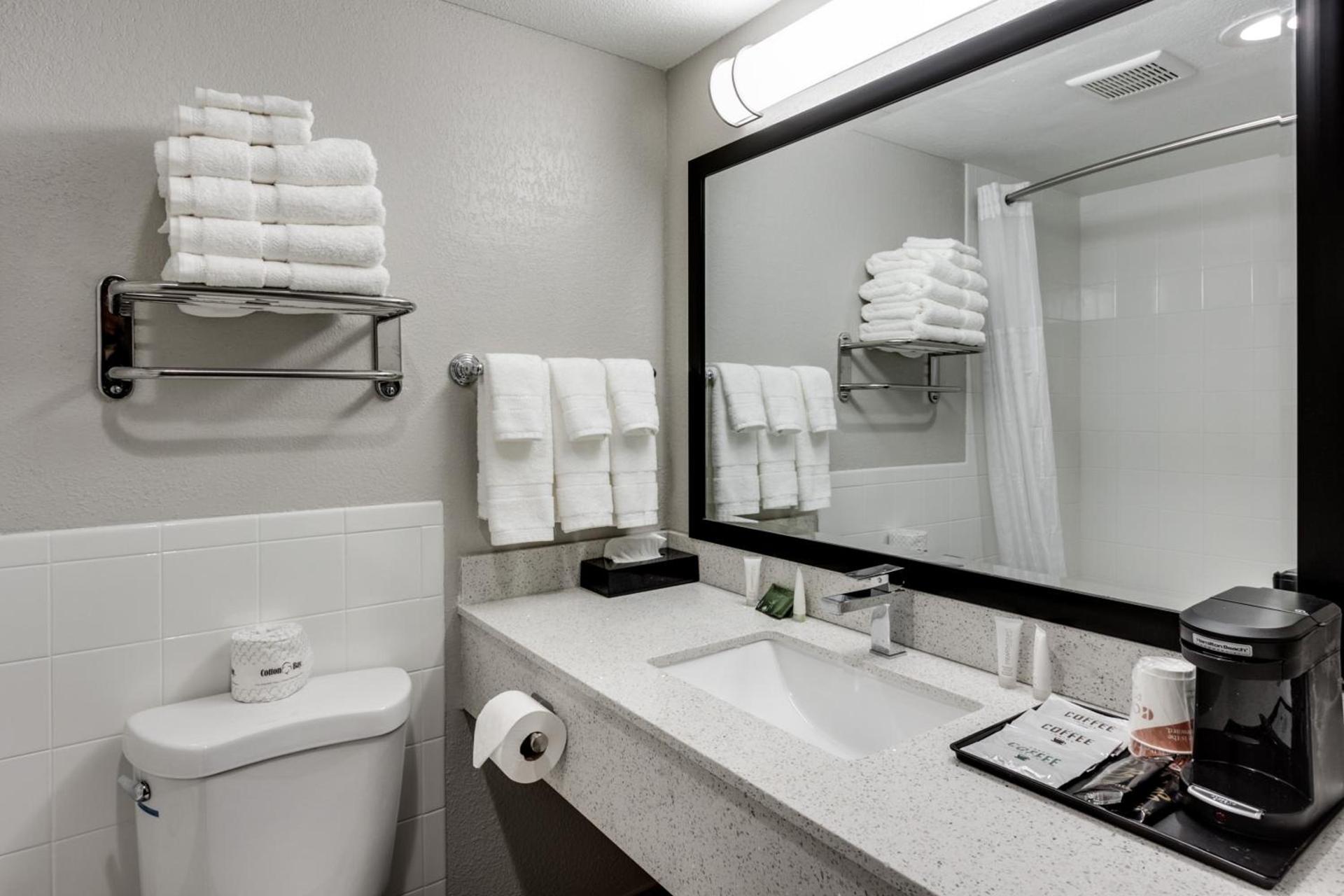 Days Inn & Suites by Wyndham Spokane photo 26