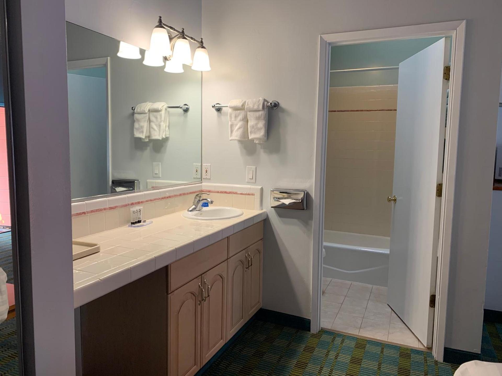 Butterfly Grove Inn photo 24