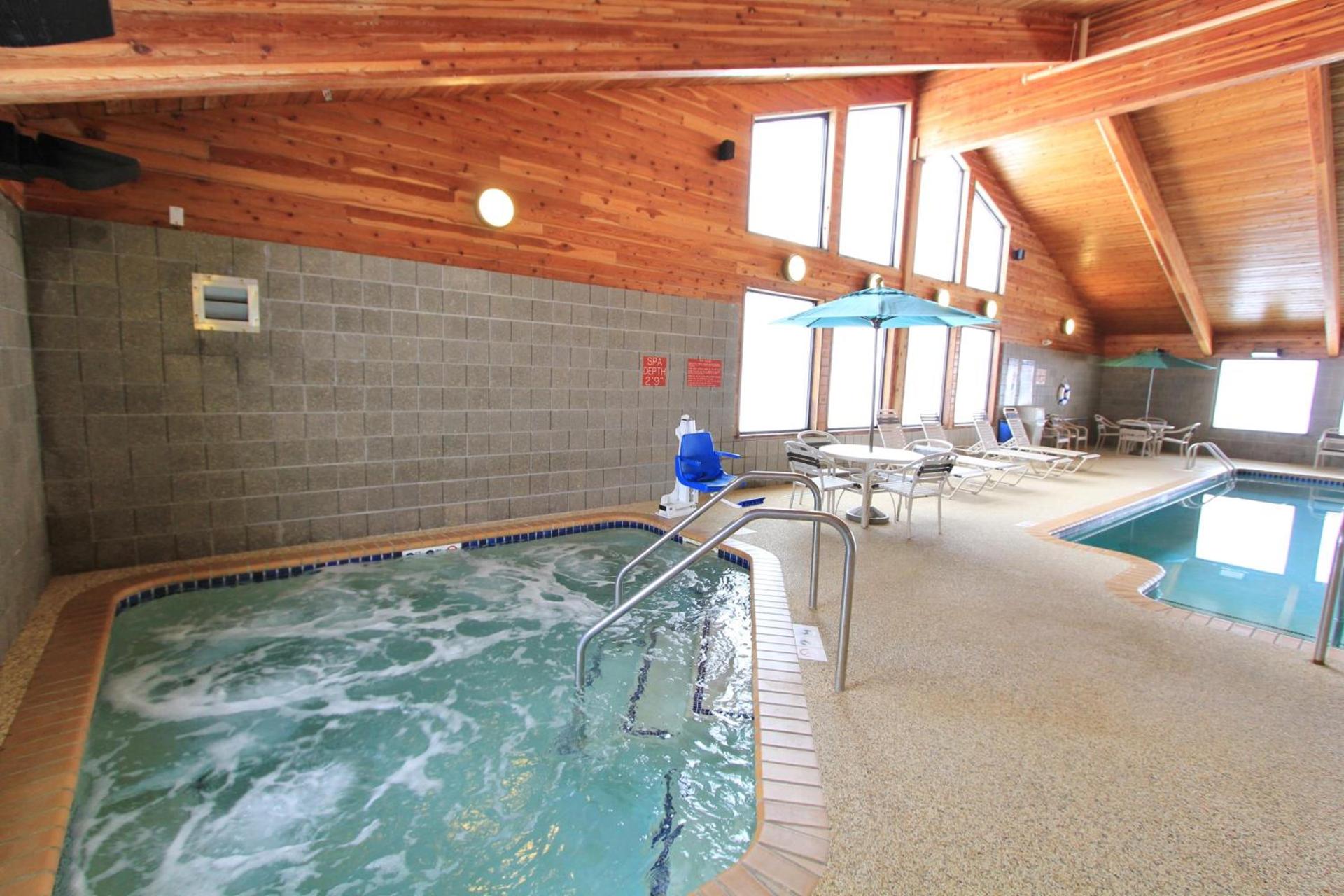 AmericInn by Wyndham Cedar Rapids Airport photo 11