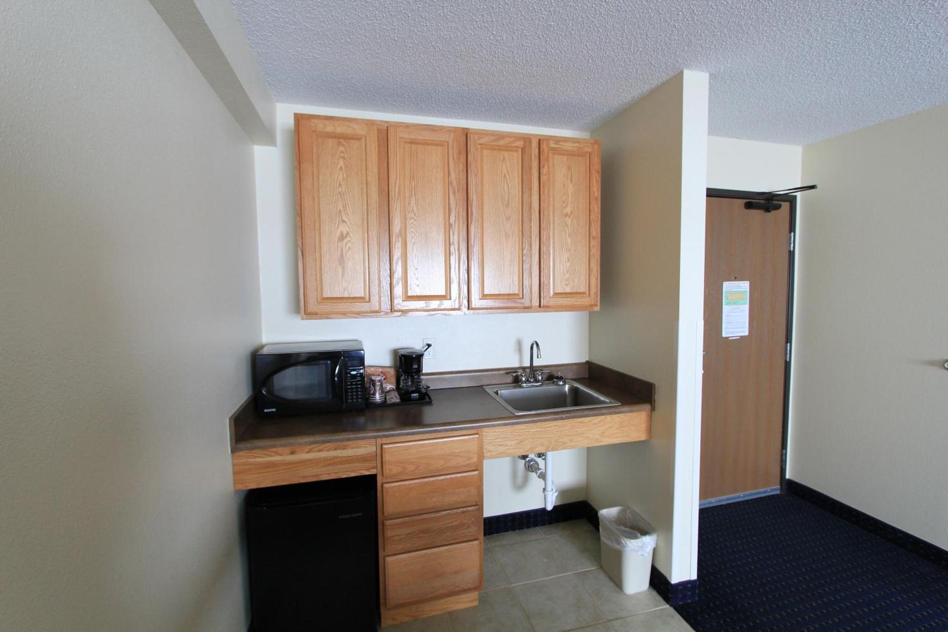 AmericInn by Wyndham Cedar Rapids Airport photo 23