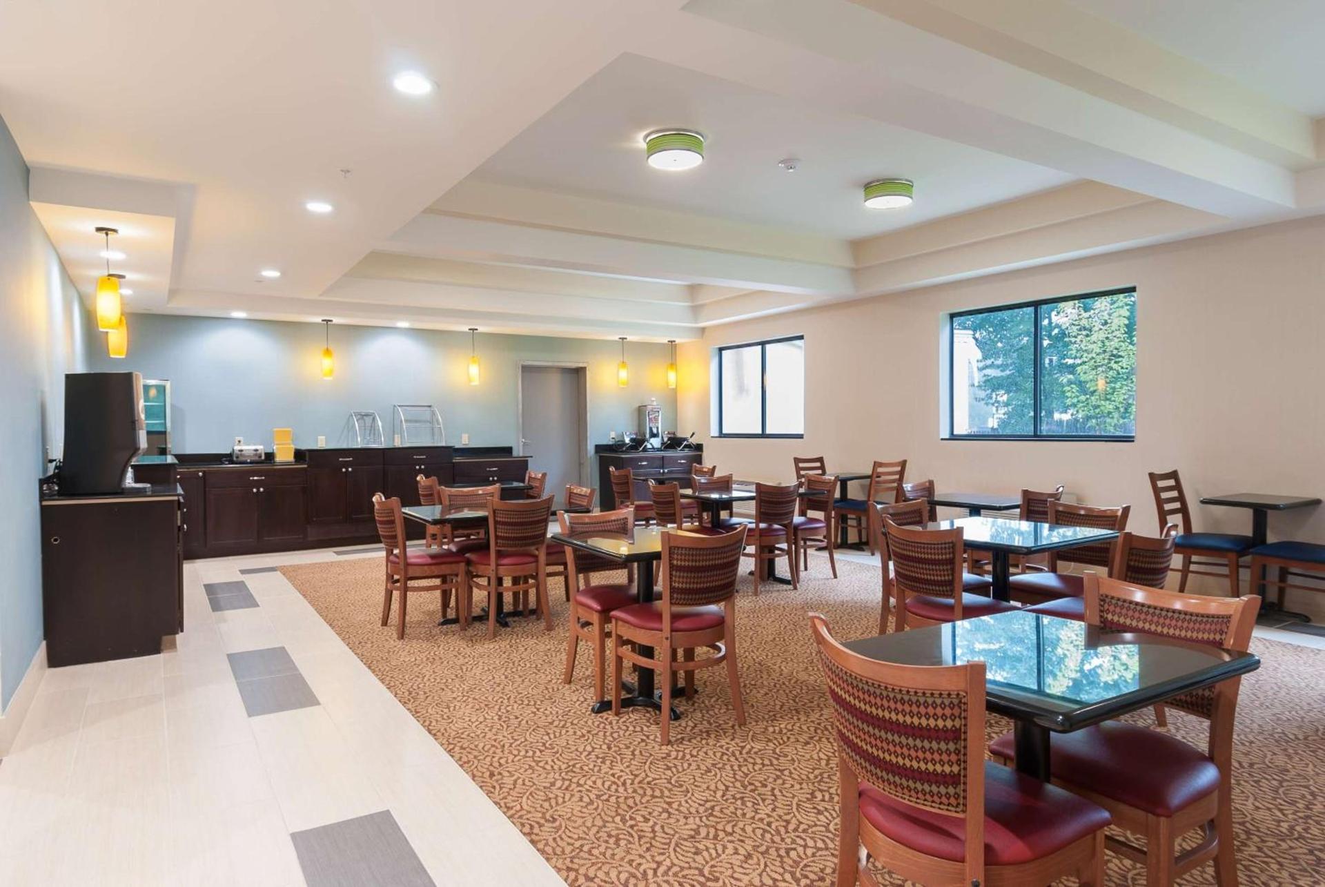 Days Inn by Wyndham Tamworth photo 26