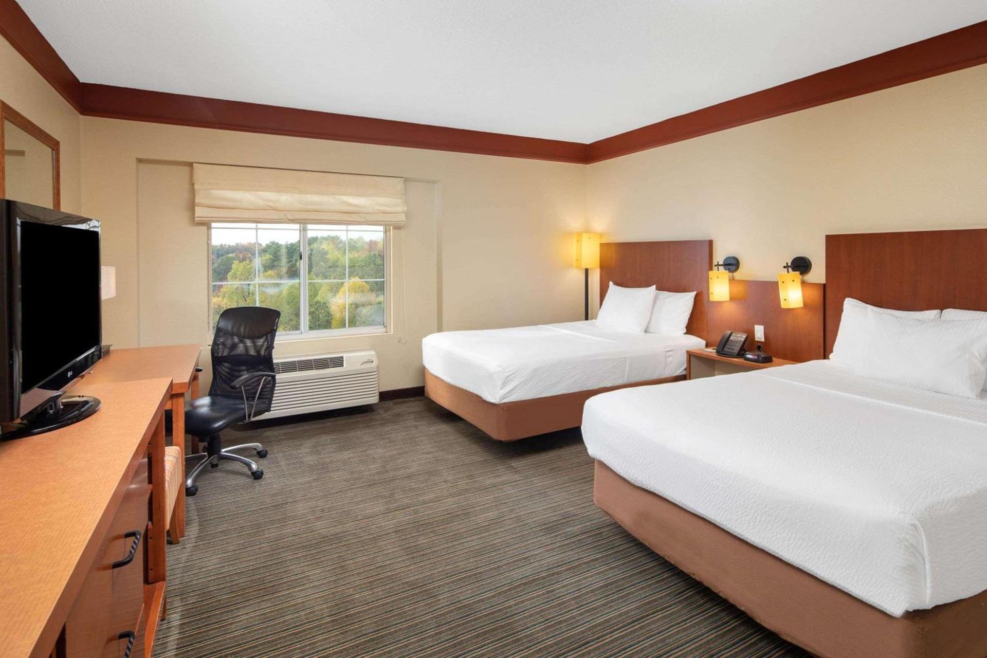 La Quinta by Wyndham Atlanta Ballpark/Galleria photo 30
