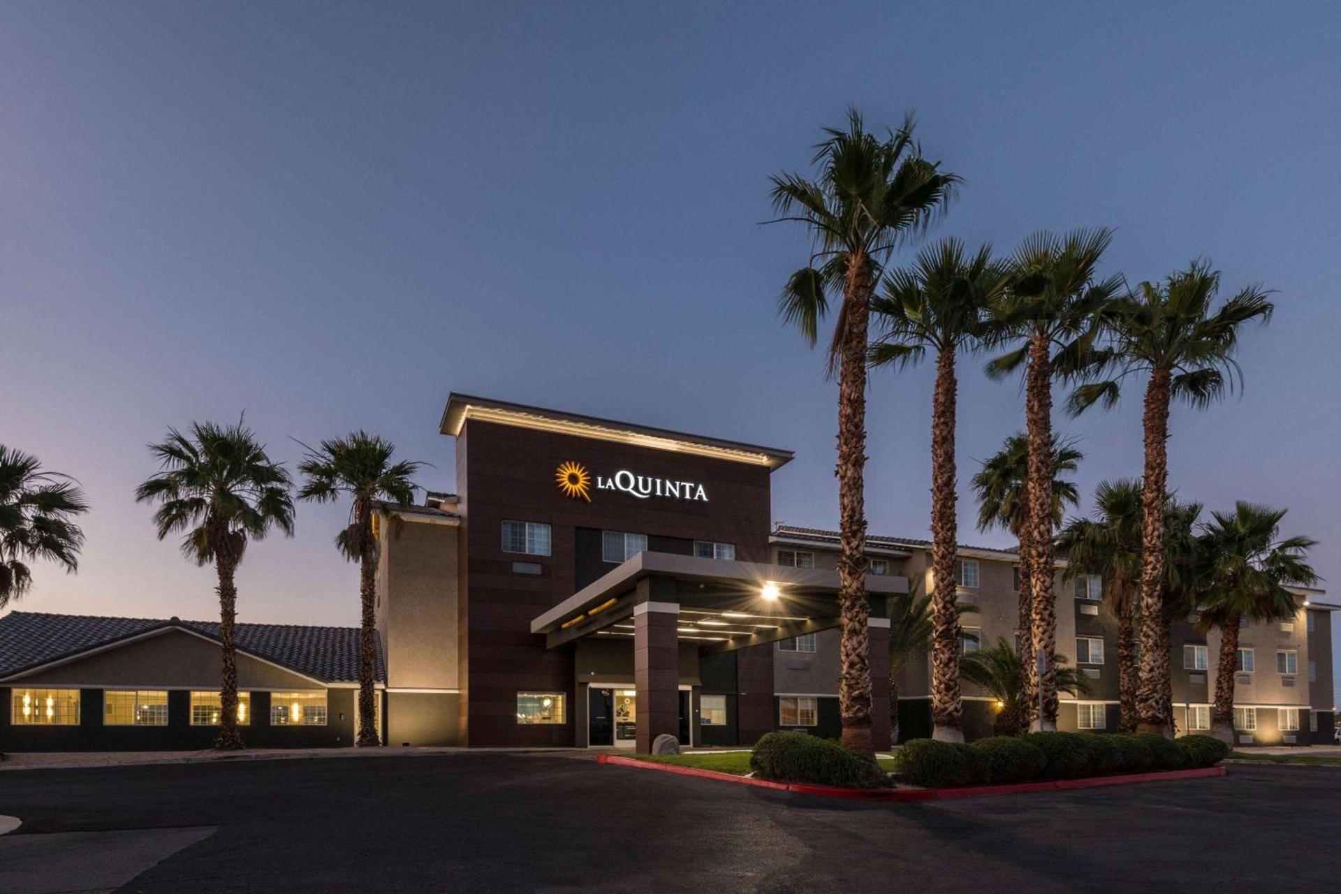 La Quinta Inn & Suites by Wyndham Las Vegas Nellis photo 4