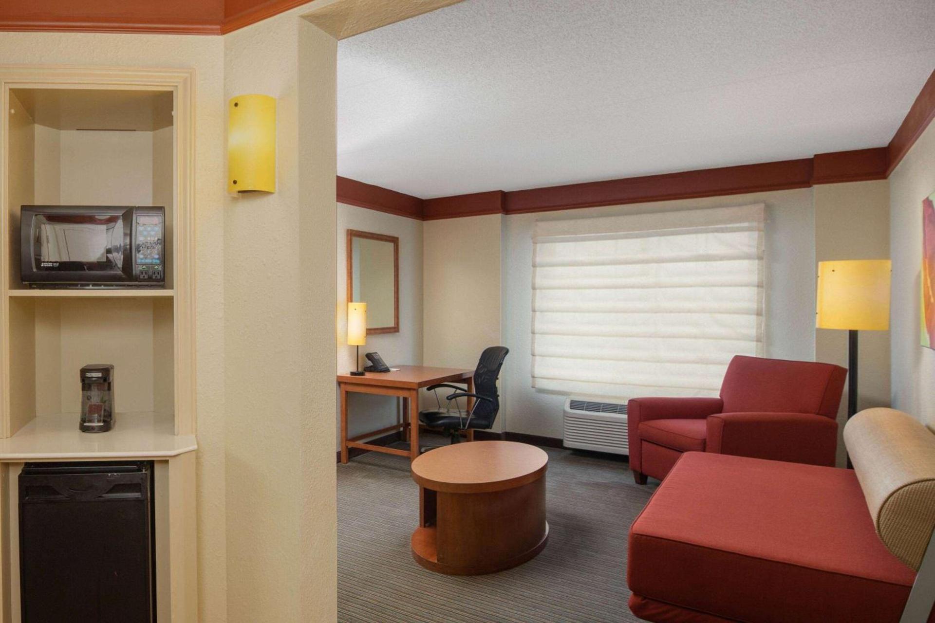 La Quinta by Wyndham Atlanta Ballpark/Galleria photo 40
