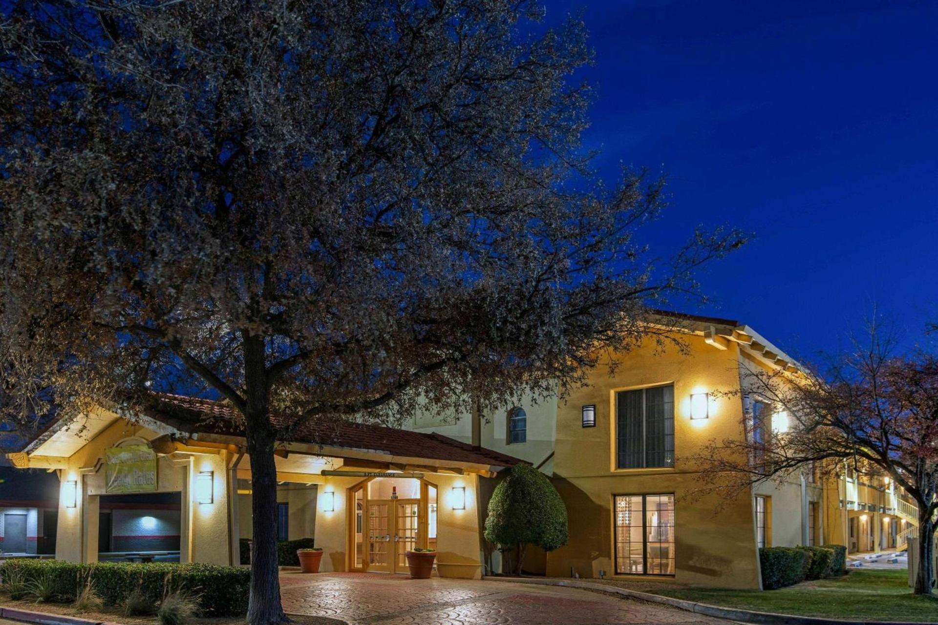 La Quinta Inn by Wyndham Amarillo Mid-City photo 6