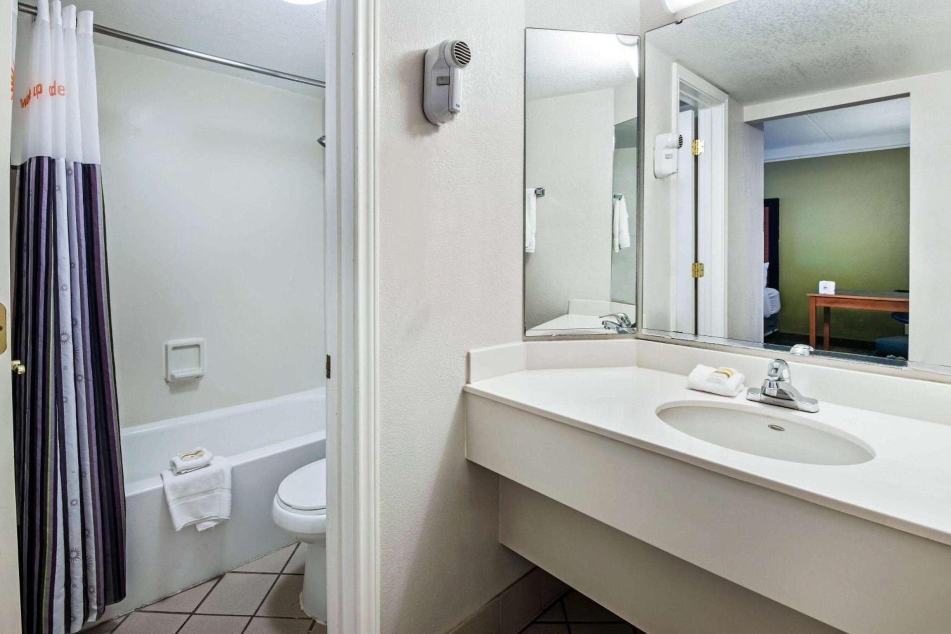 La Quinta Inn by Wyndham Amarillo Mid-City photo 63