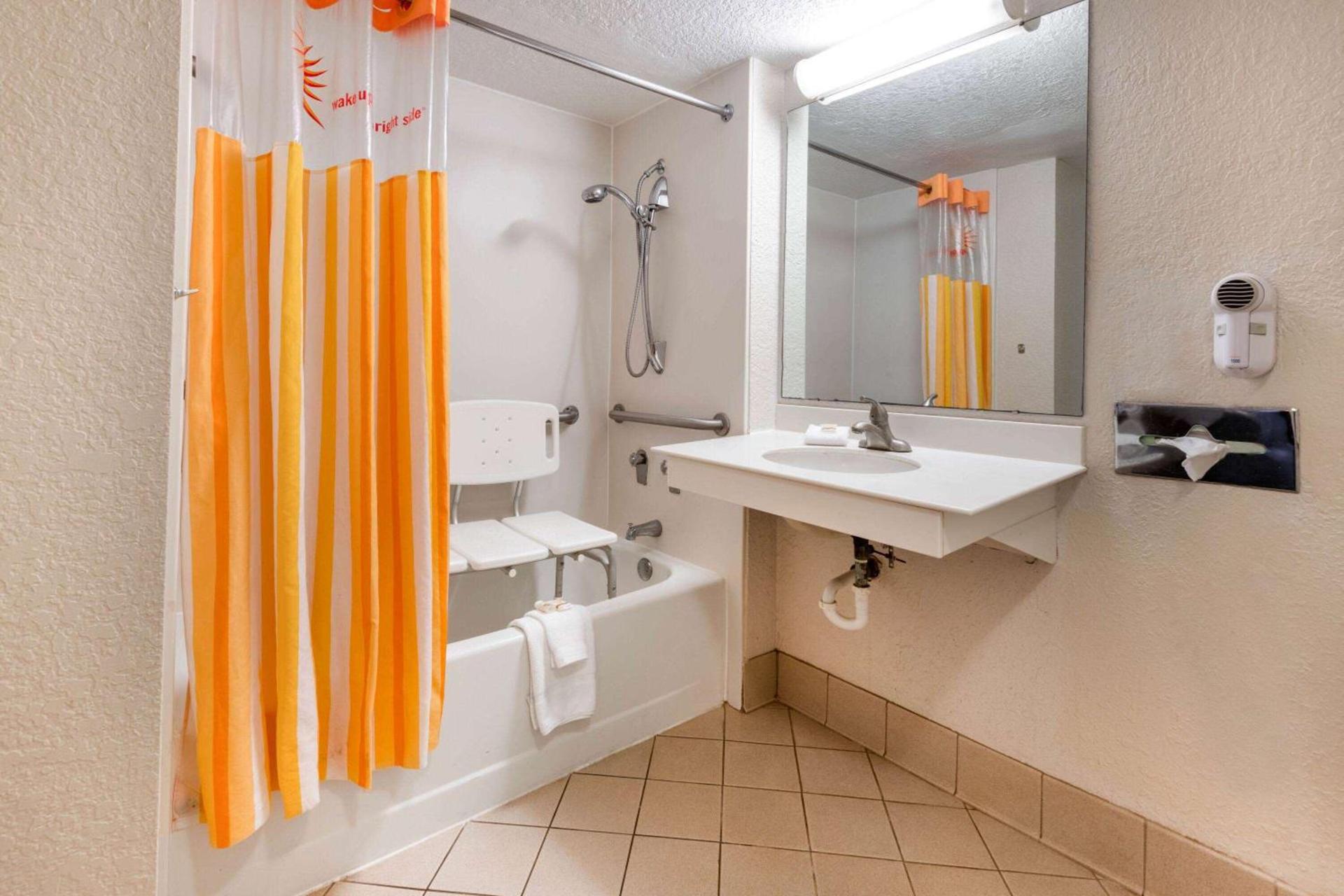 Travelodge by Wyndham Amarillo West Medical Center photo 41