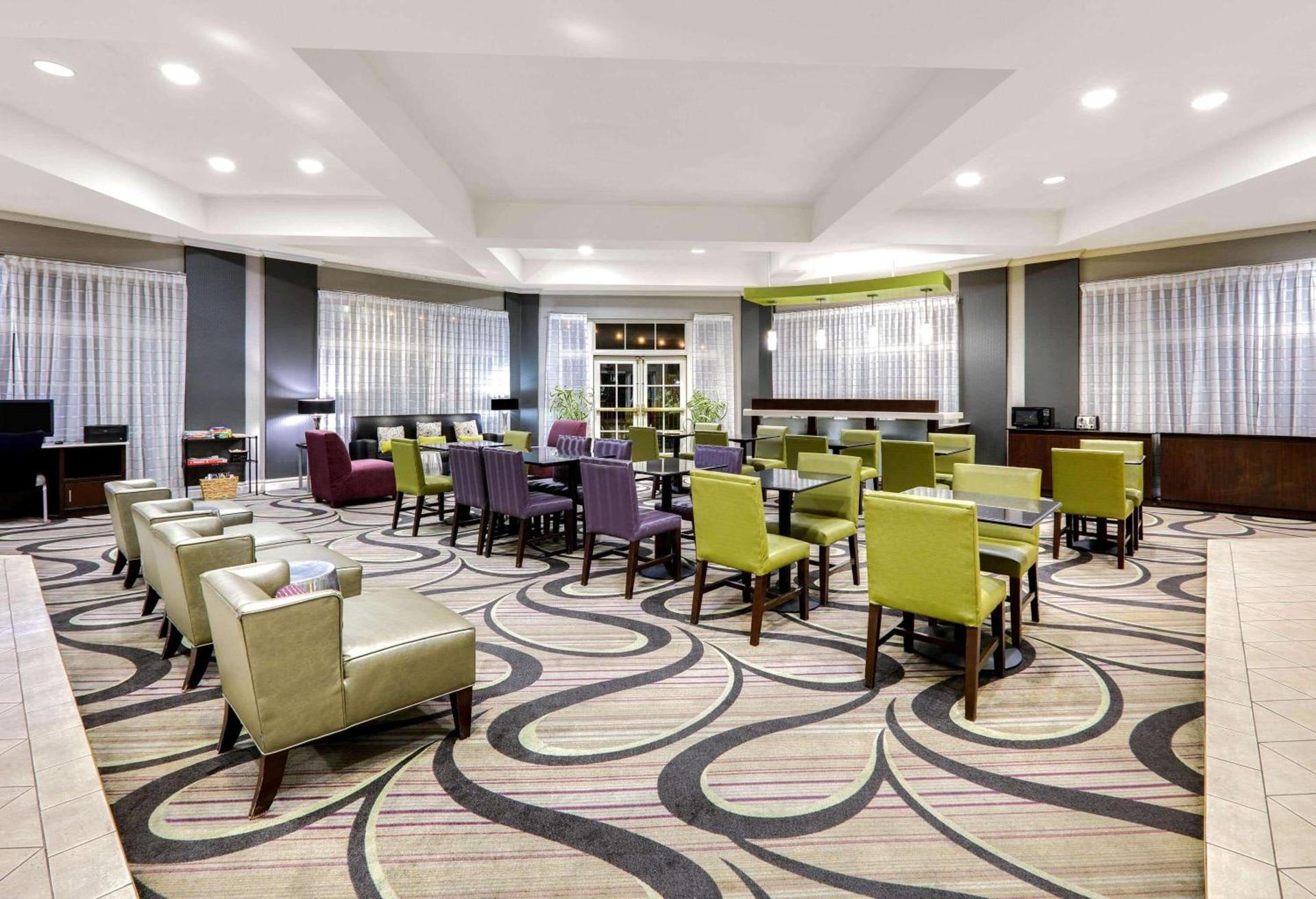 La Quinta by Wyndham Dallas North Central photo 4