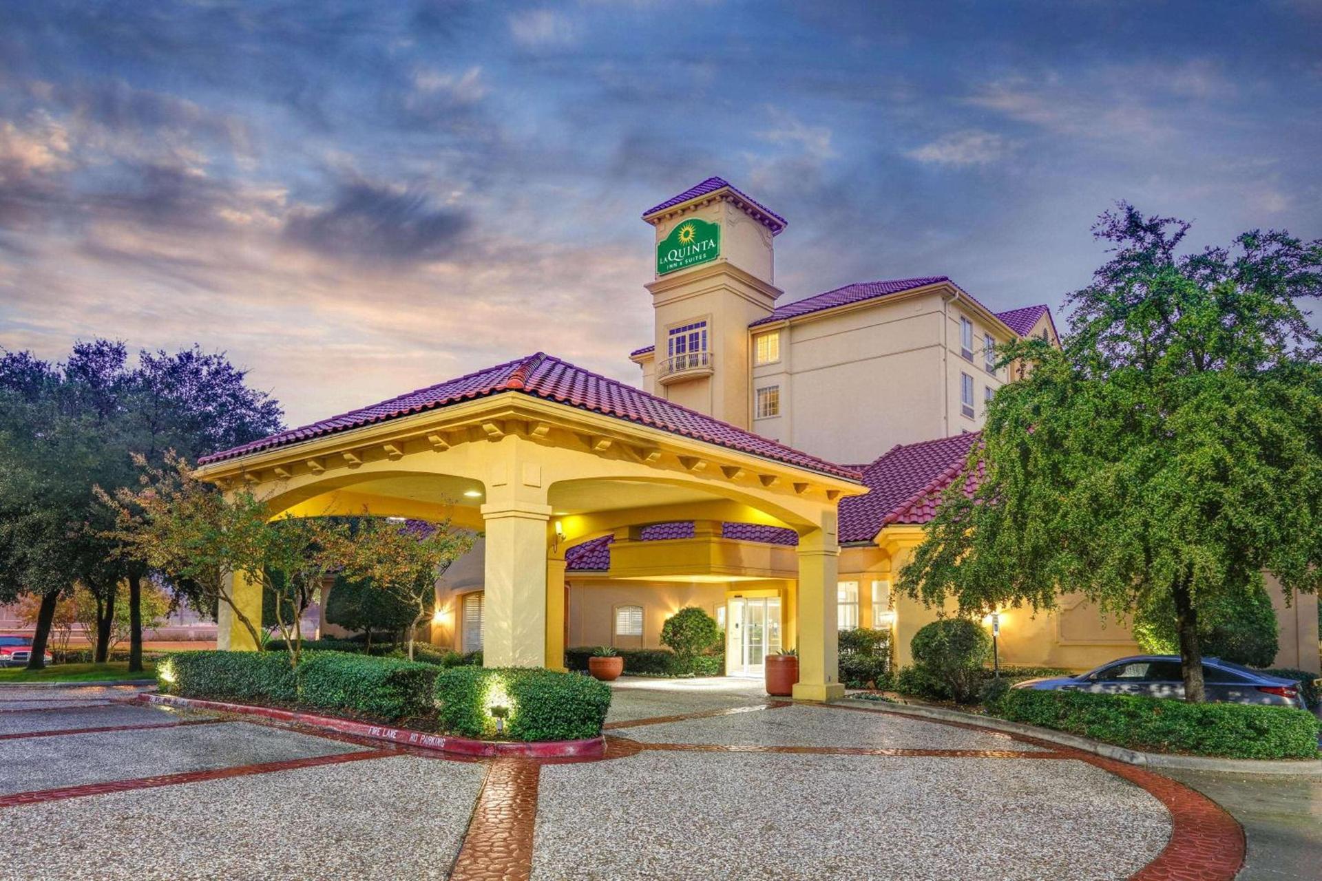 La Quinta by Wyndham Dallas North Central photo 2