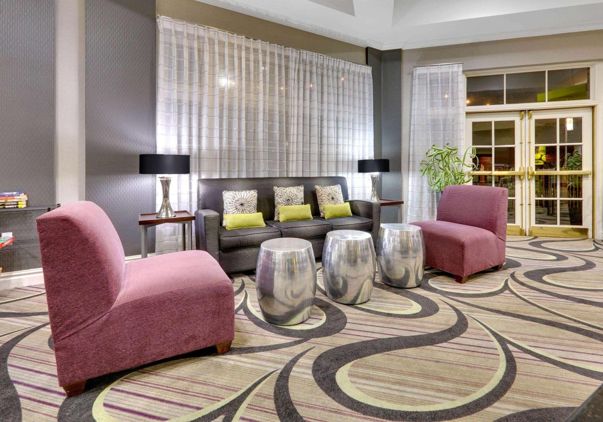 La Quinta by Wyndham Dallas North Central photo 5