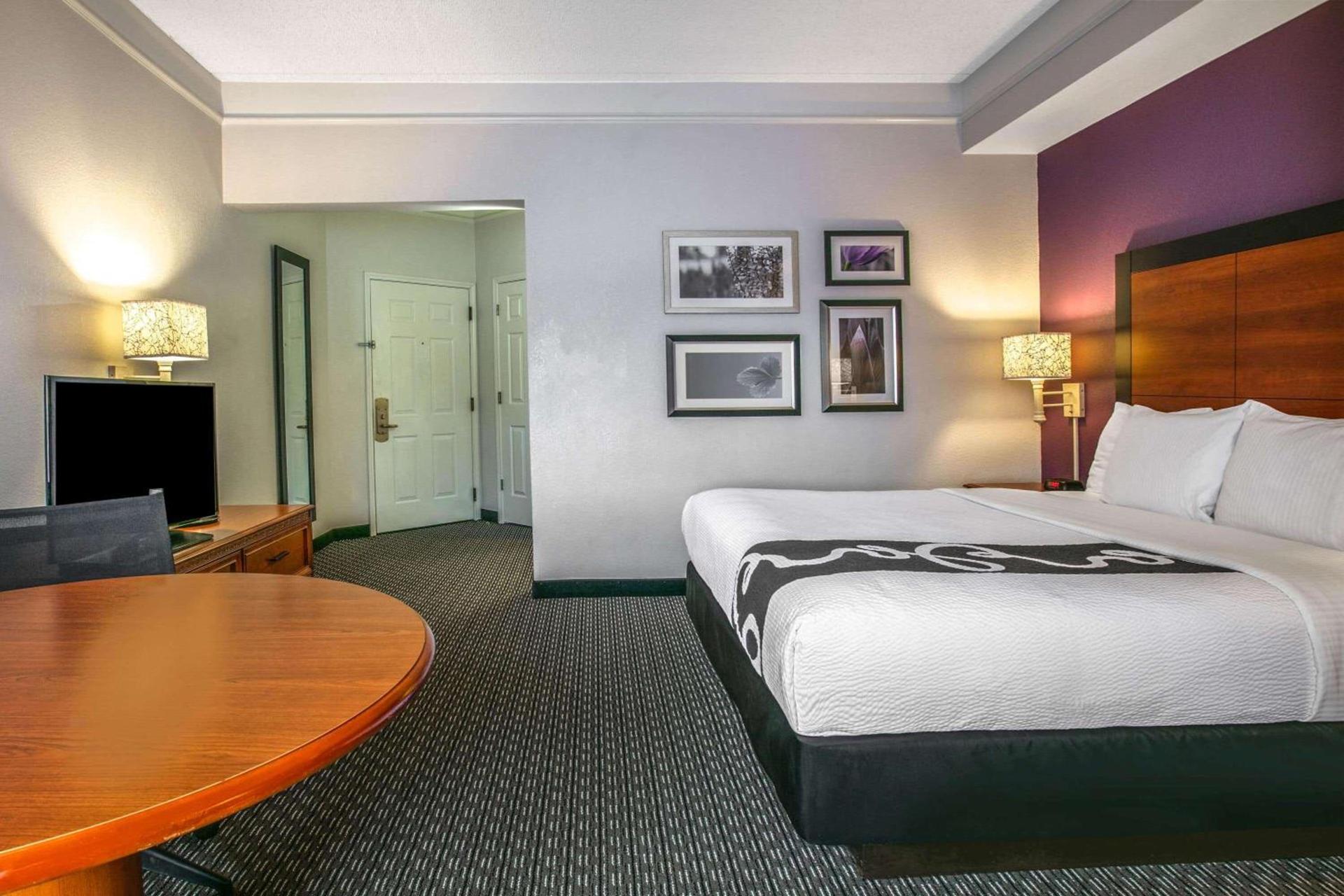 La Quinta by Wyndham Dallas North Central photo 12