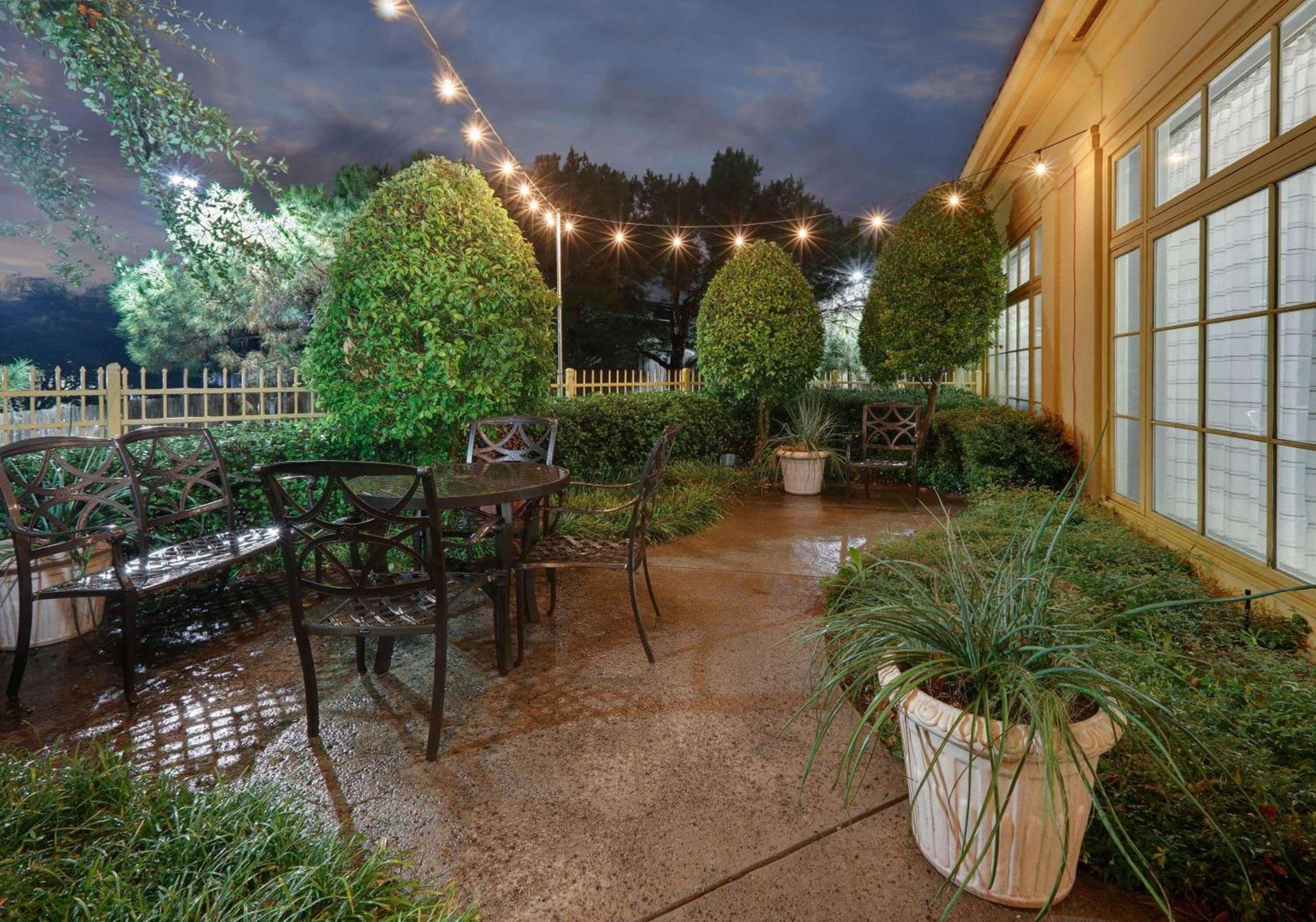 La Quinta by Wyndham Dallas North Central photo 23