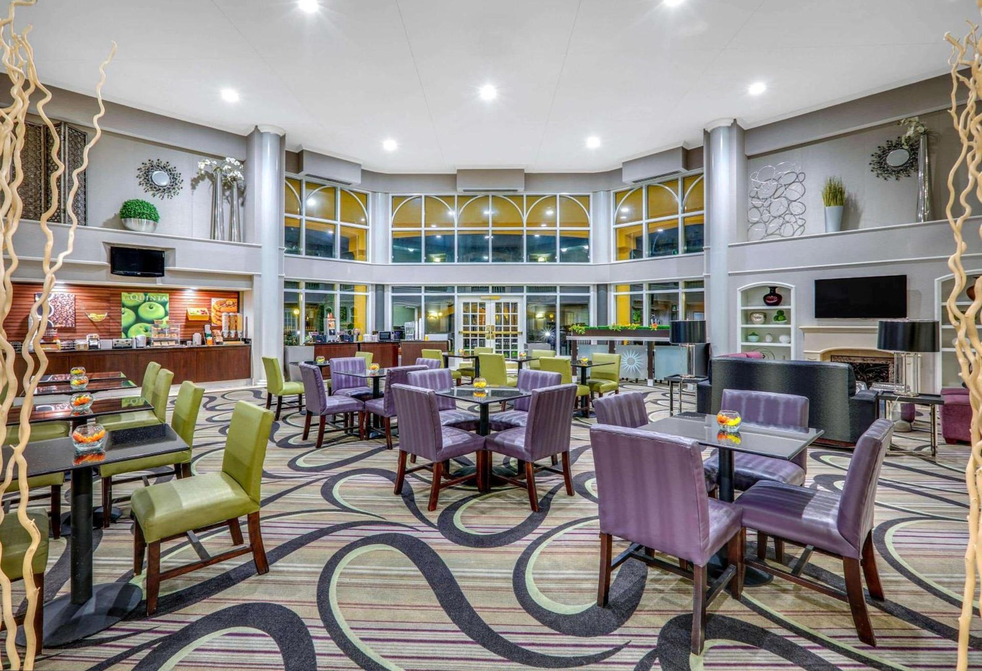 La Quinta by Wyndham Dallas - Addison Galleria photo 2