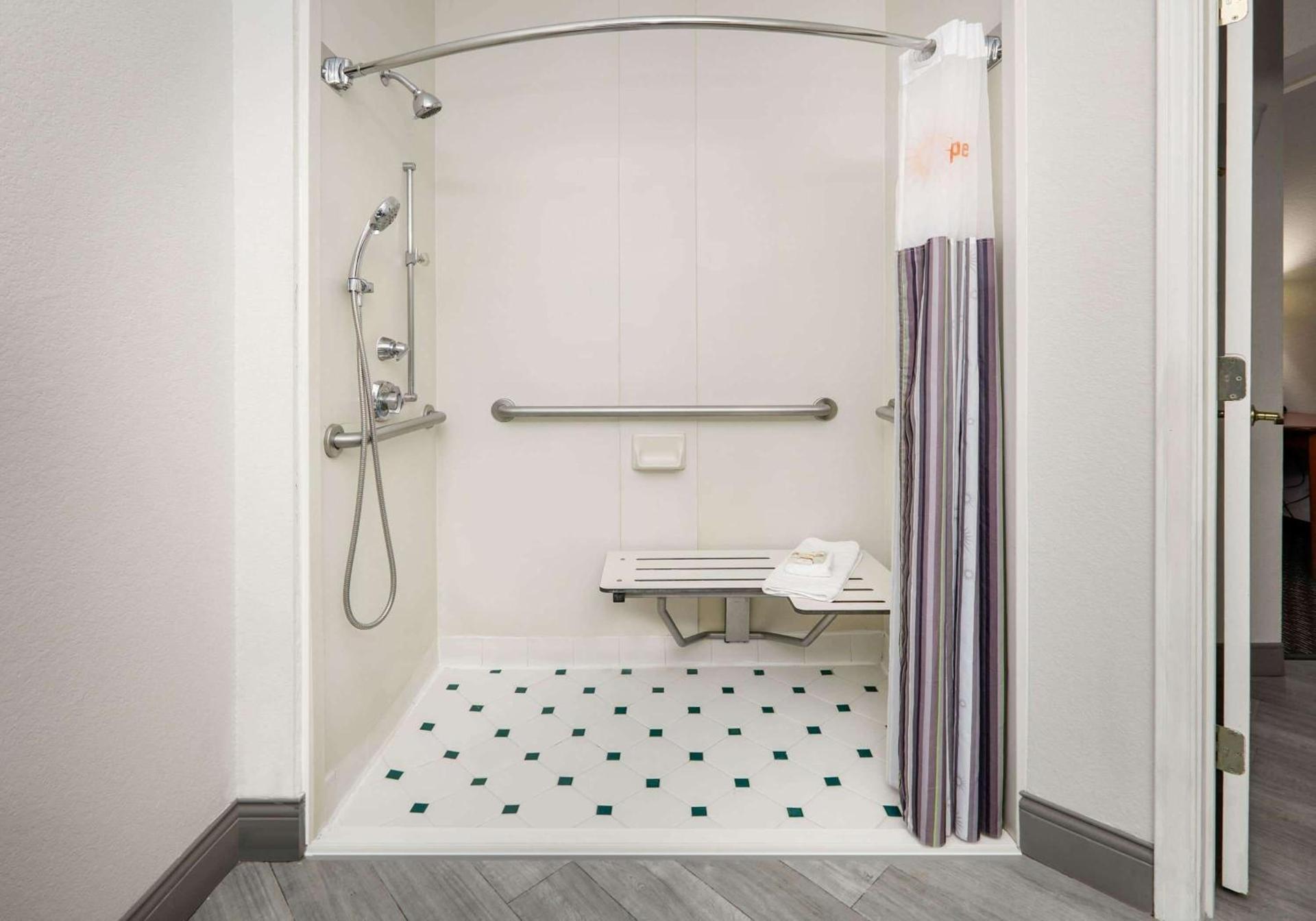 La Quinta by Wyndham Dallas - Addison Galleria photo 23