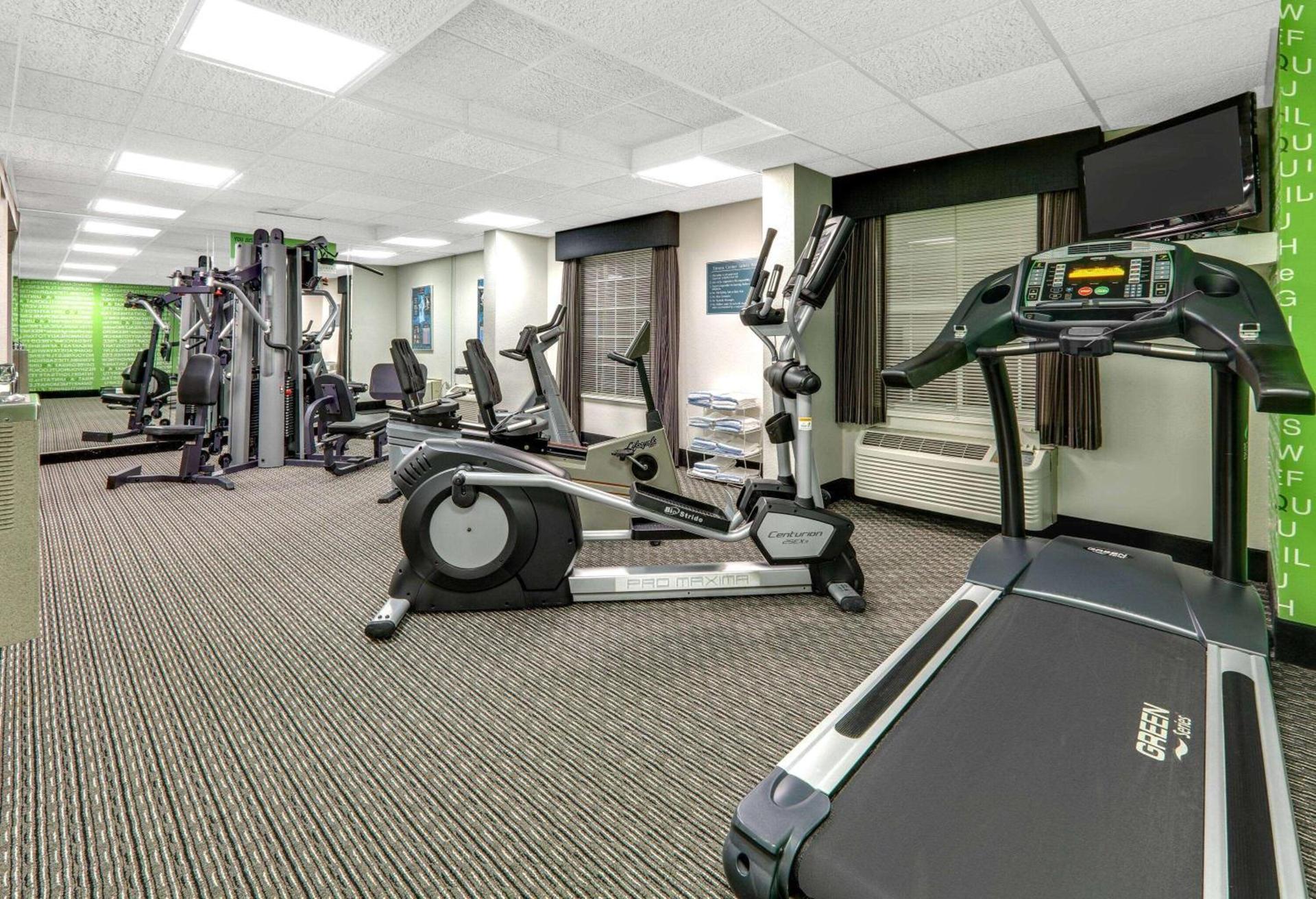 La Quinta by Wyndham Dallas - Addison Galleria photo 7