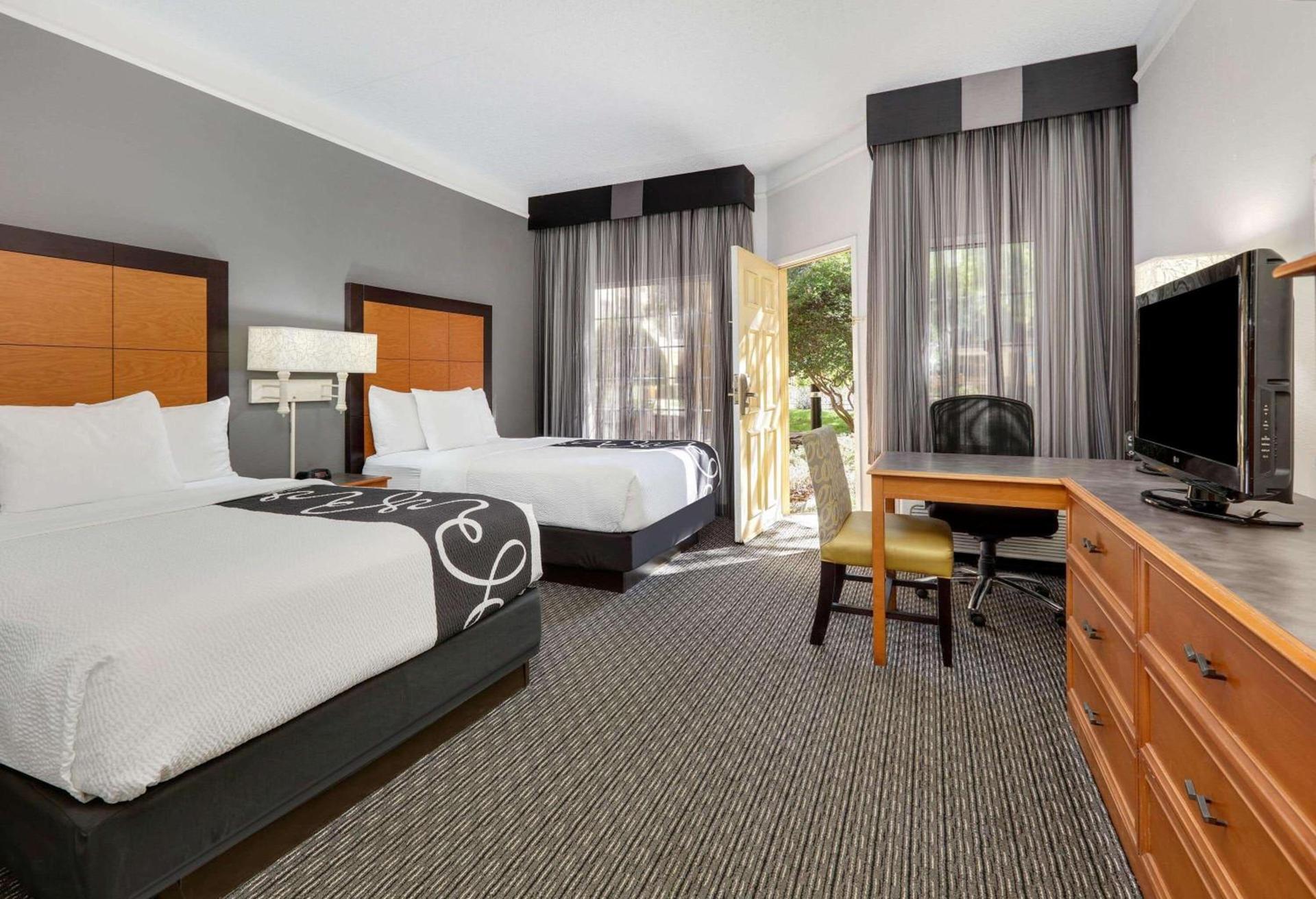 La Quinta by Wyndham Dallas - Addison Galleria photo 4