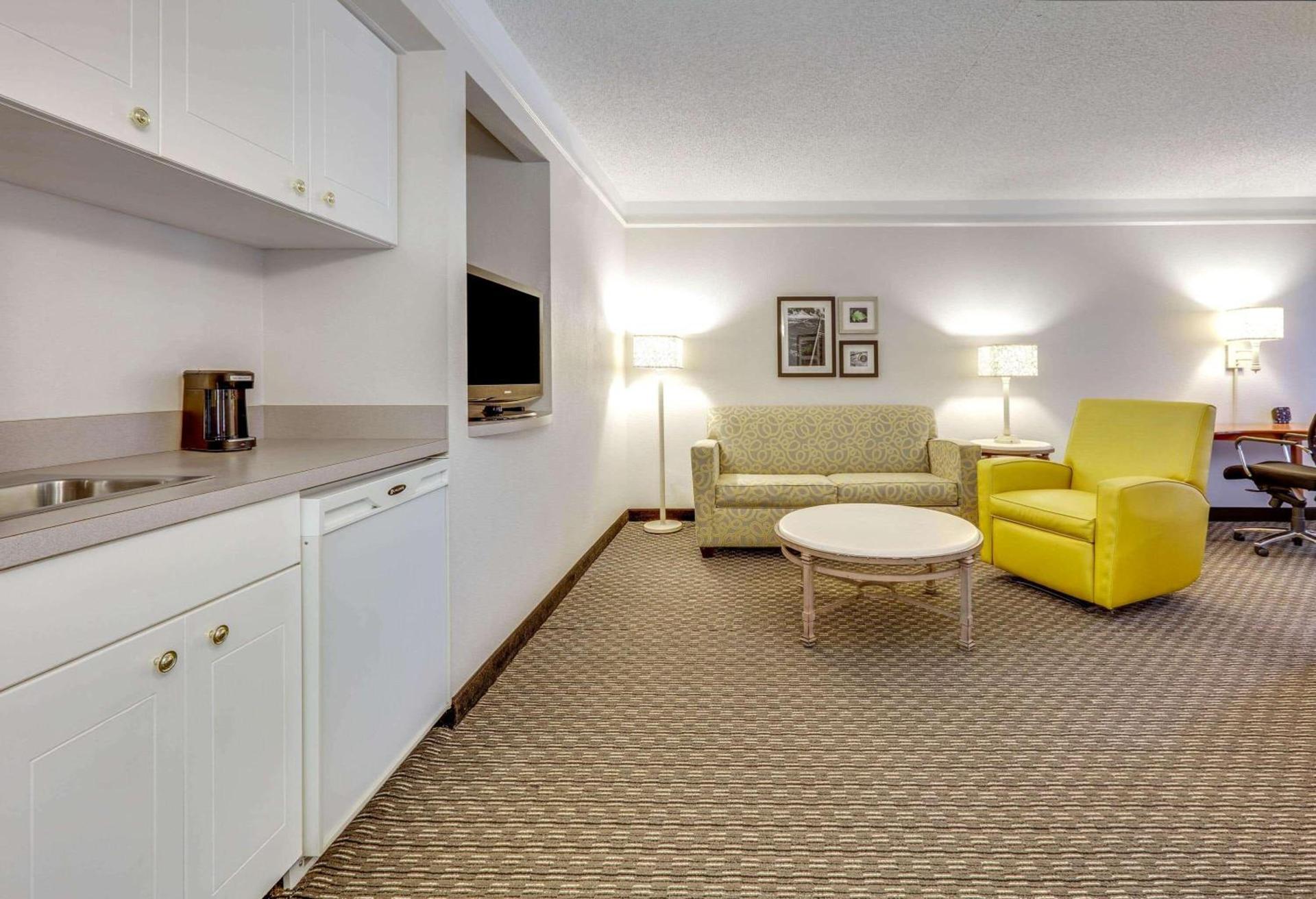 La Quinta by Wyndham Dallas - Addison Galleria photo 5