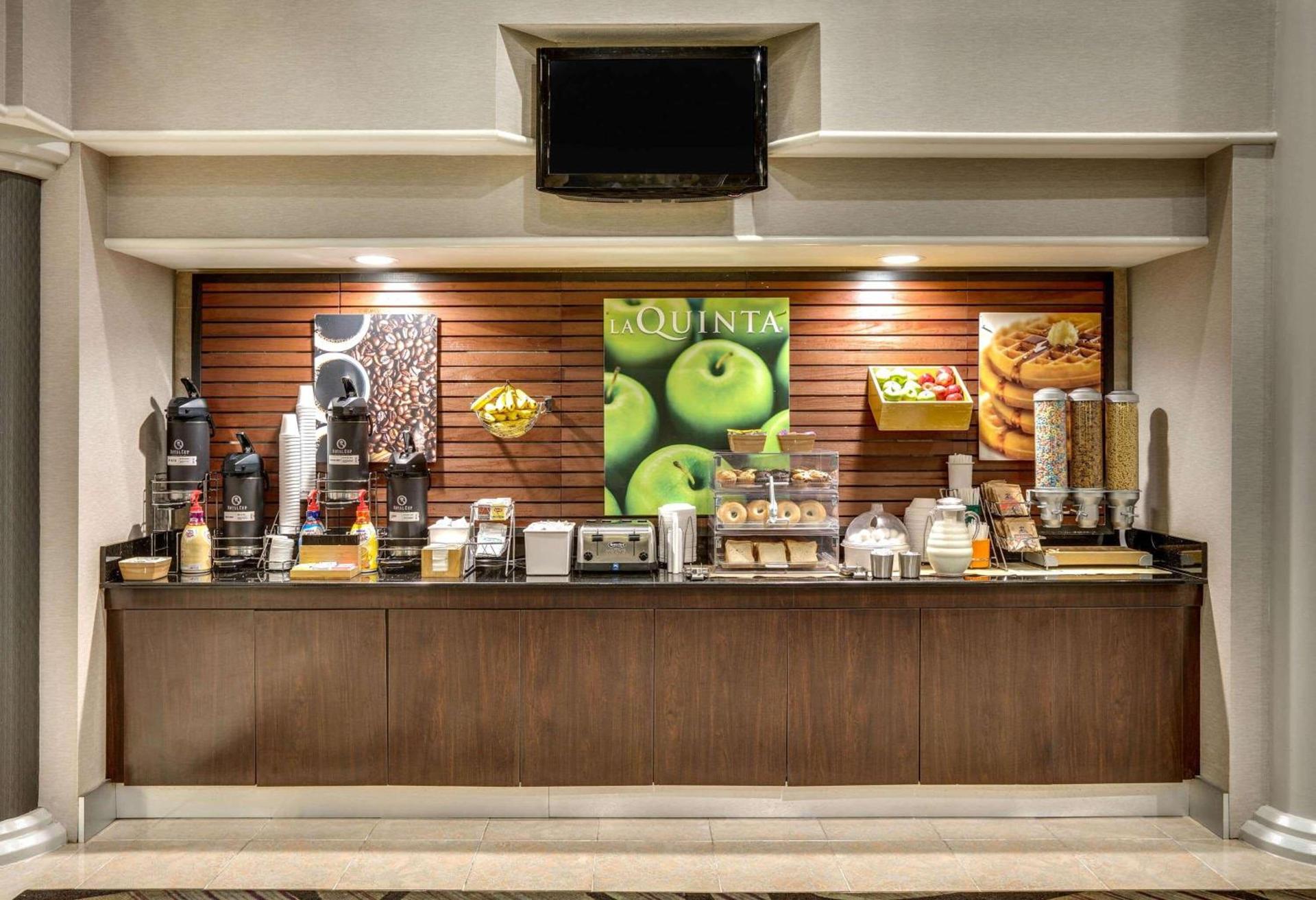 La Quinta by Wyndham Dallas - Addison Galleria photo 10