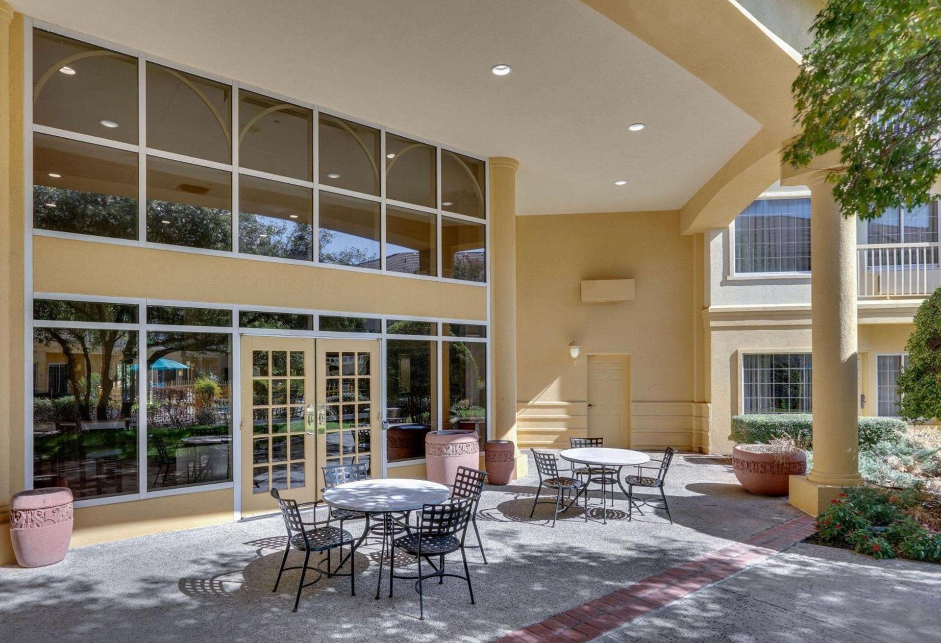 La Quinta by Wyndham Dallas - Addison Galleria photo 29