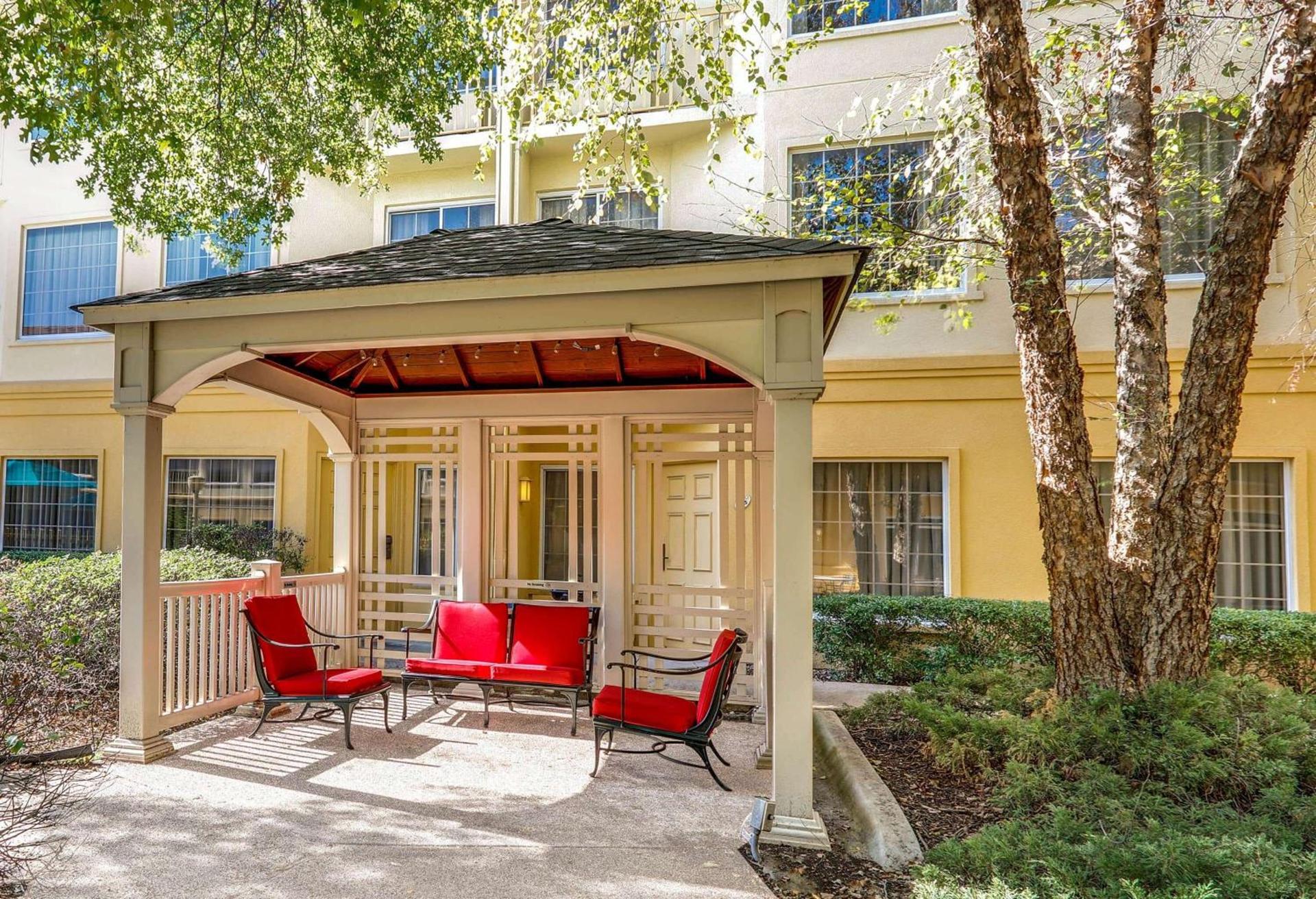 La Quinta by Wyndham Dallas - Addison Galleria photo 43
