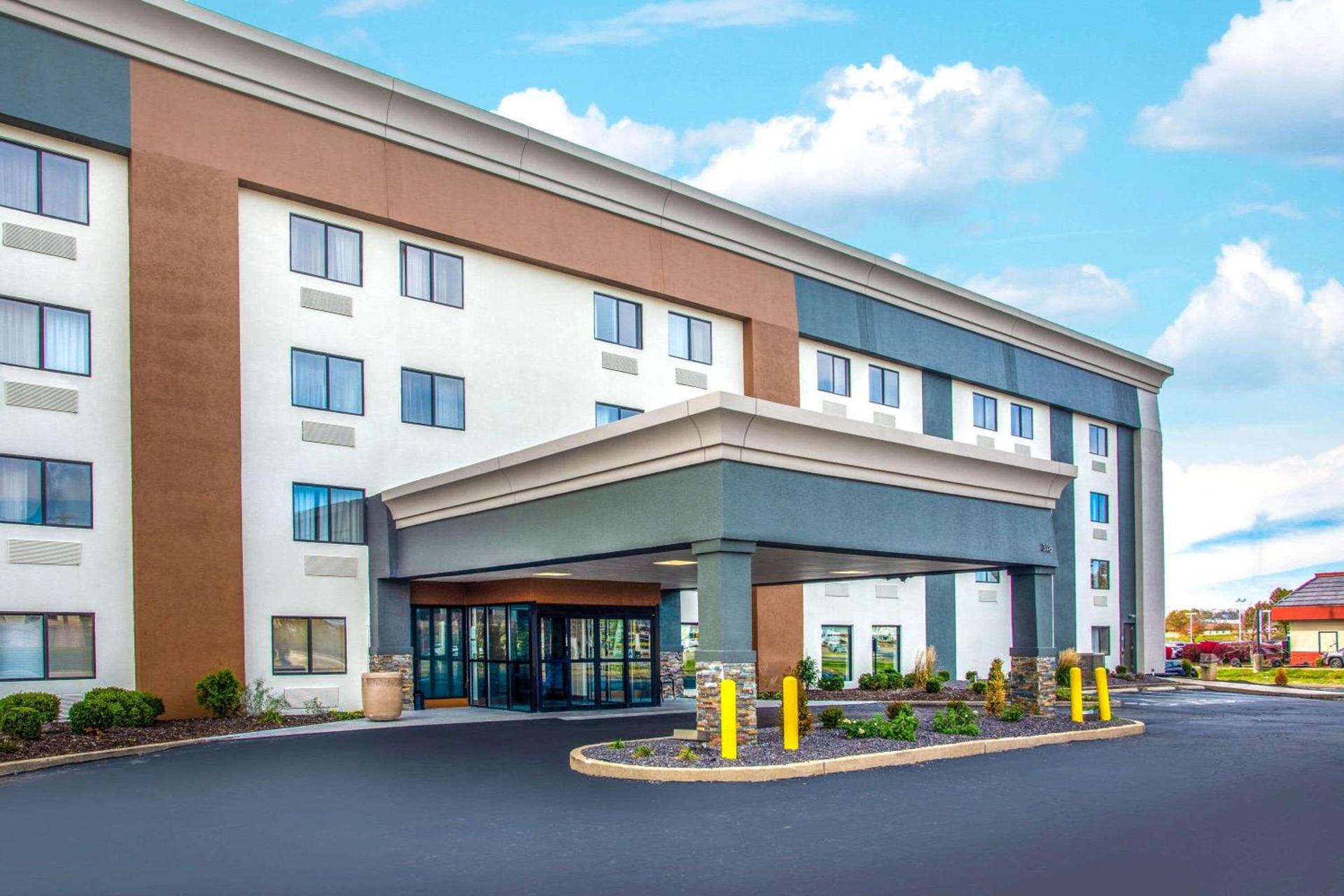 La Quinta Inn & Suites by Wyndham St Louis Hazelwood North photo 13